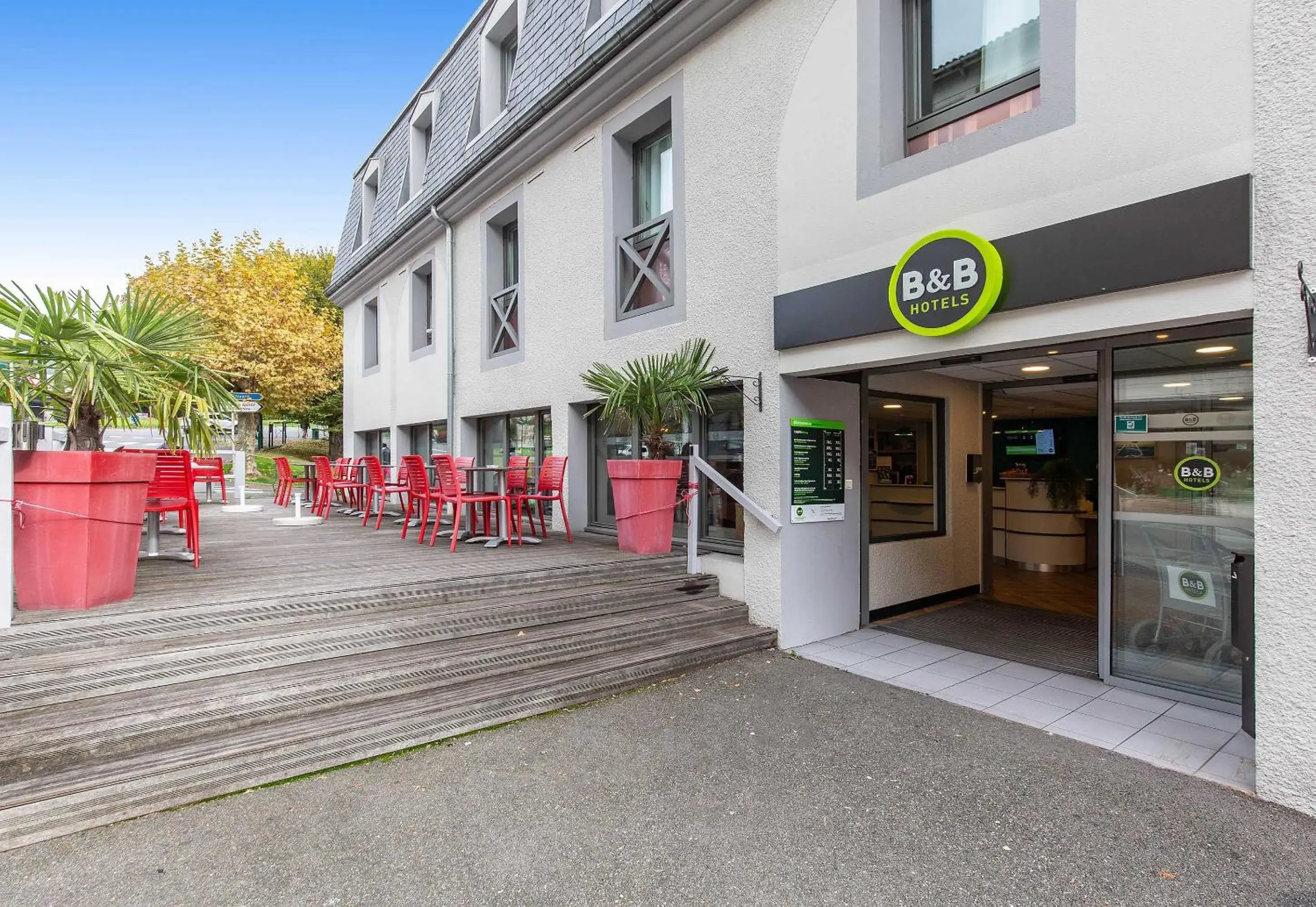 Facade/entrance in B&B HOTEL Lourdes Centre Gare 3 étoiles Facade/entrance in B&B HOTEL Lourdes Centre Gare 3 étoiles