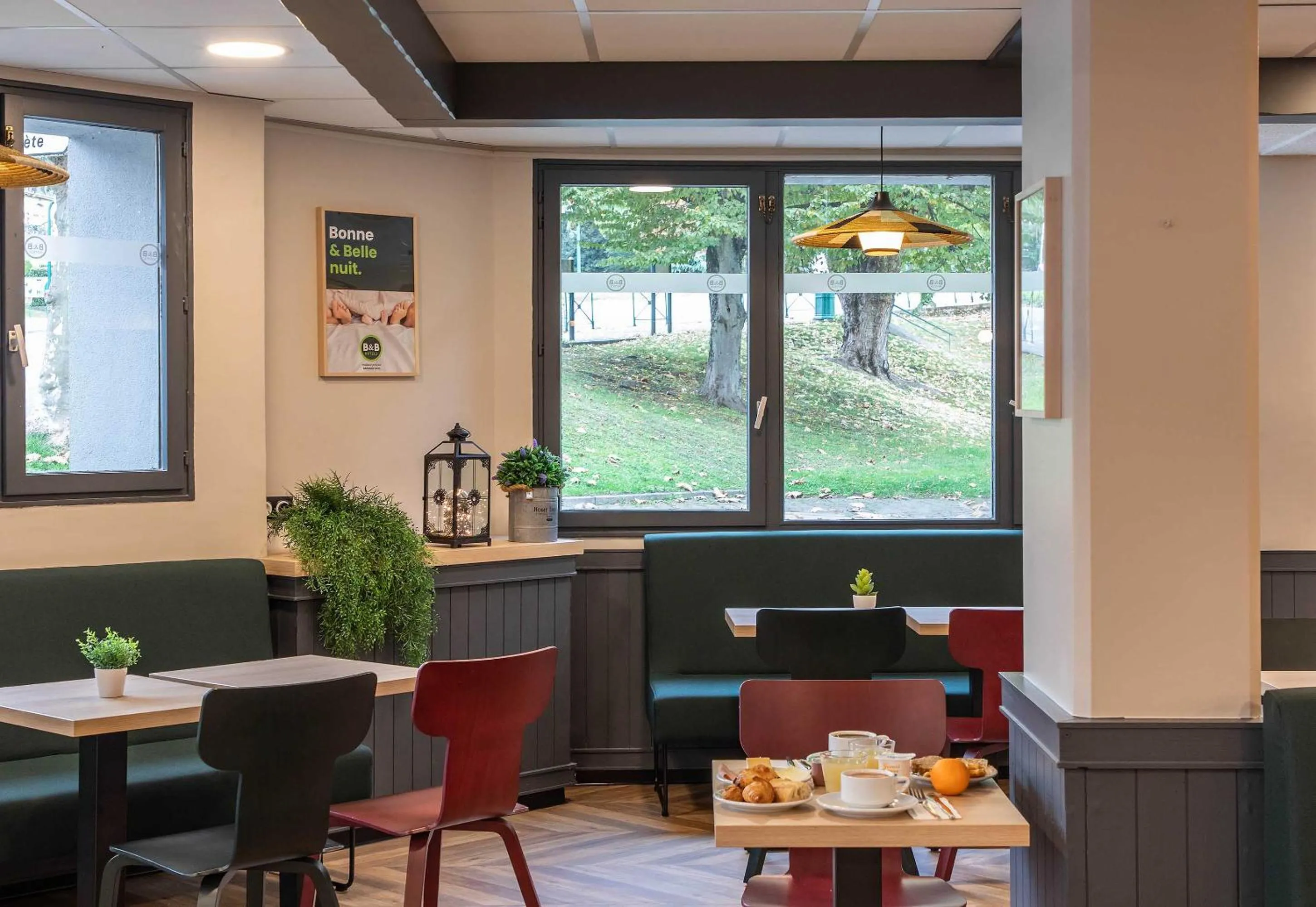 Dining area in B&B HOTEL Lourdes Centre