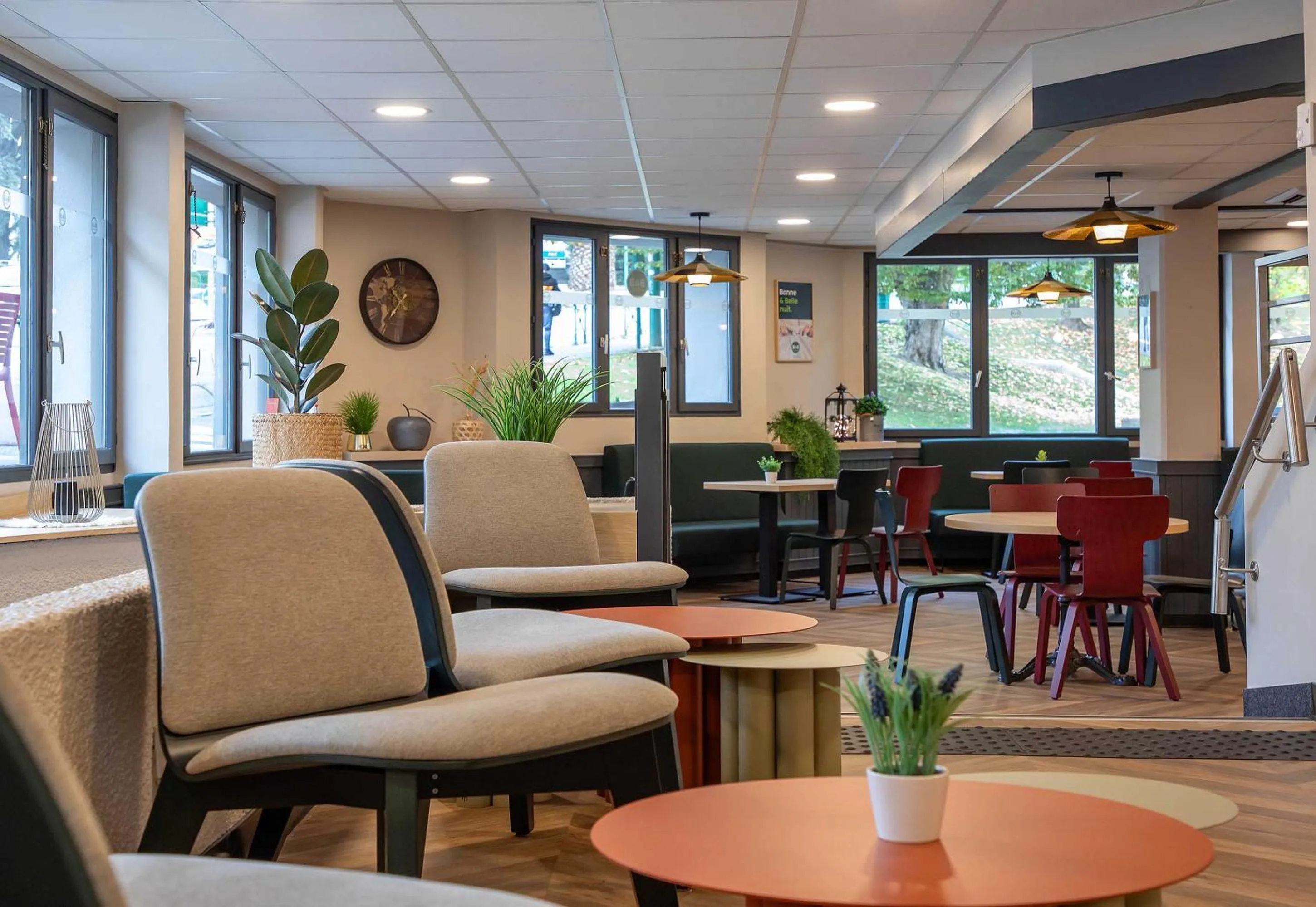 Living room in B&B HOTEL Lourdes Centre