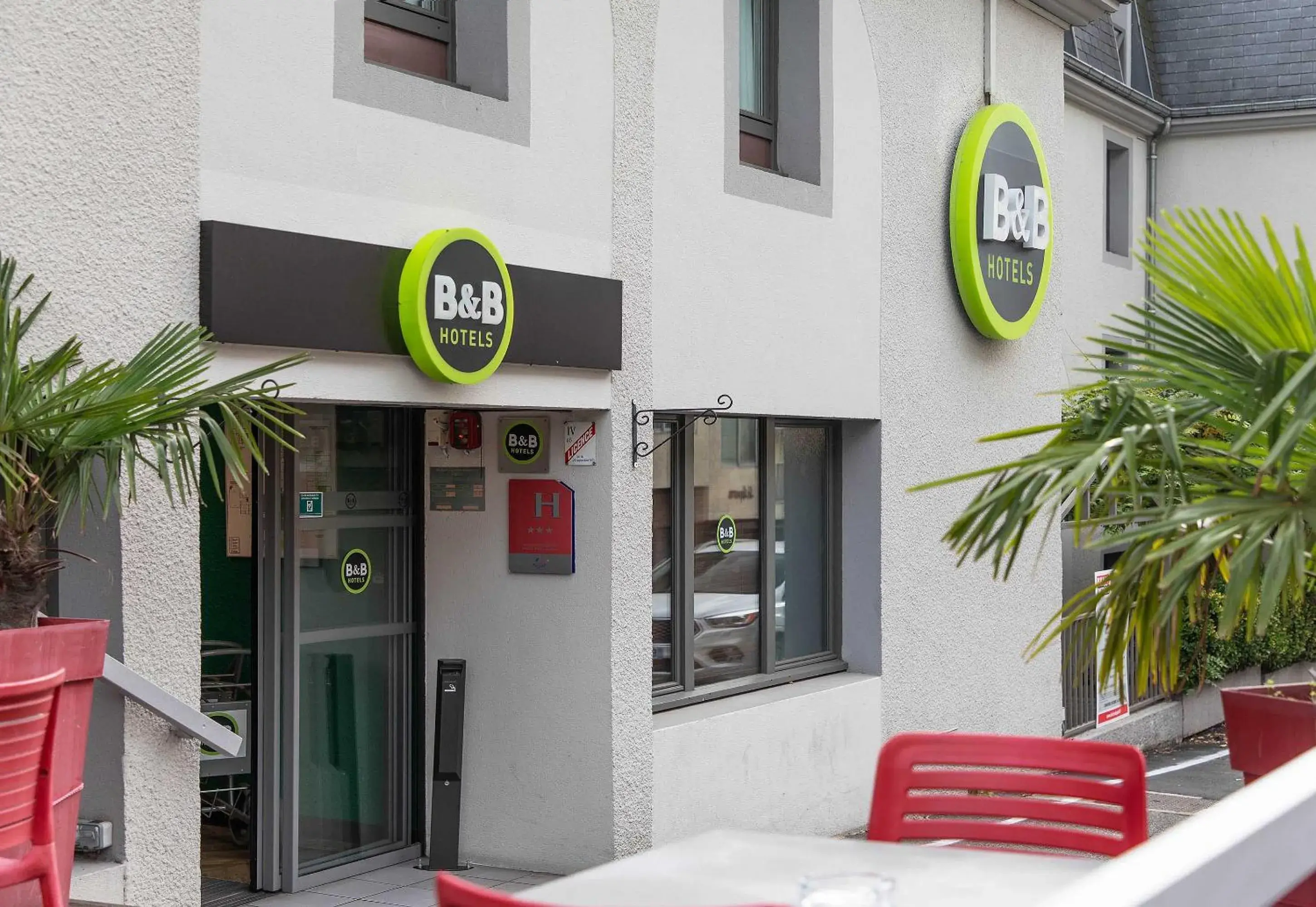 Property building in B&B HOTEL Lourdes Centre Gare 3 étoiles Property building in B&B HOTEL Lourdes Centre Gare 3 étoiles