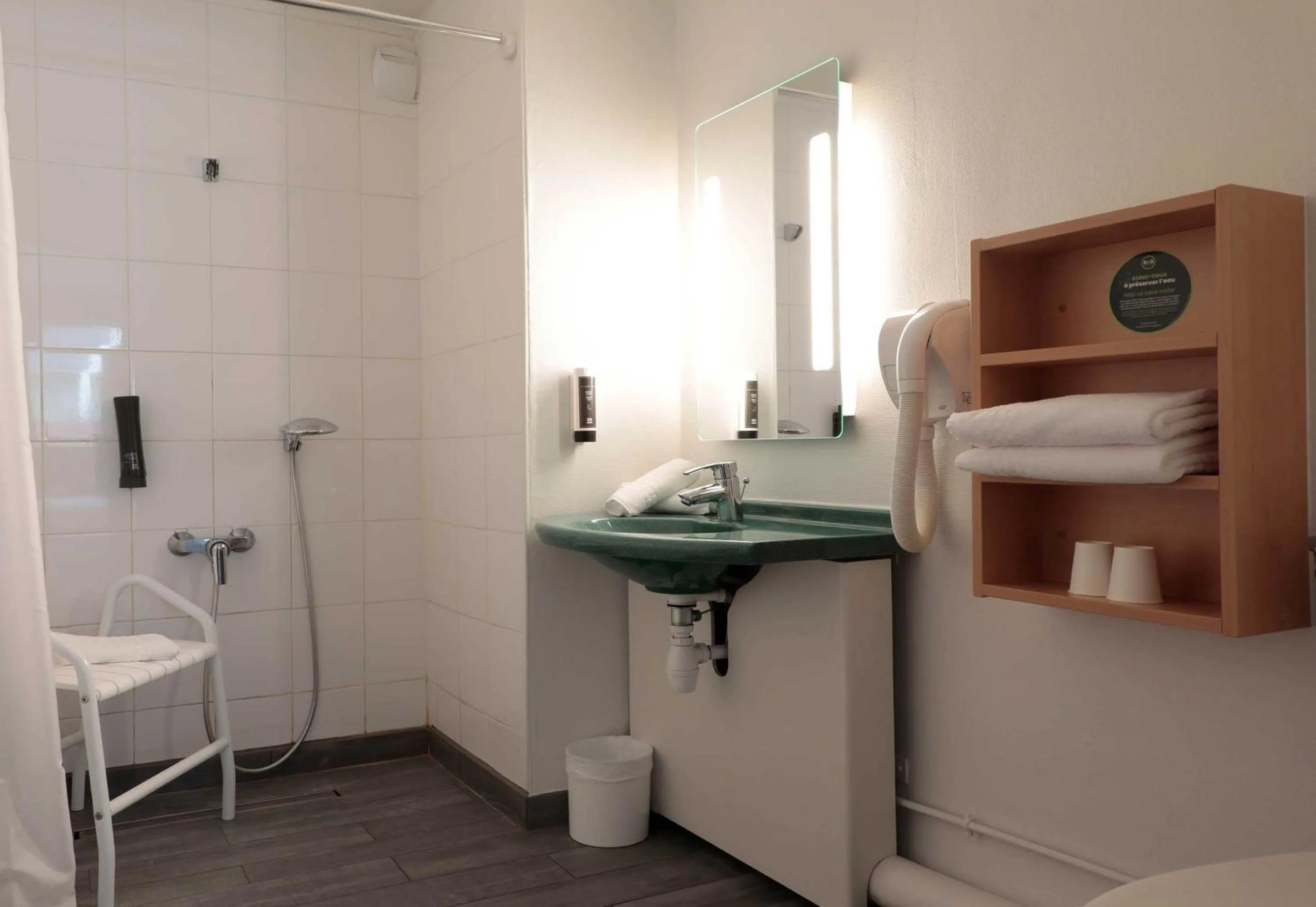 Bathroom in B&B HOTEL Lourdes Centre