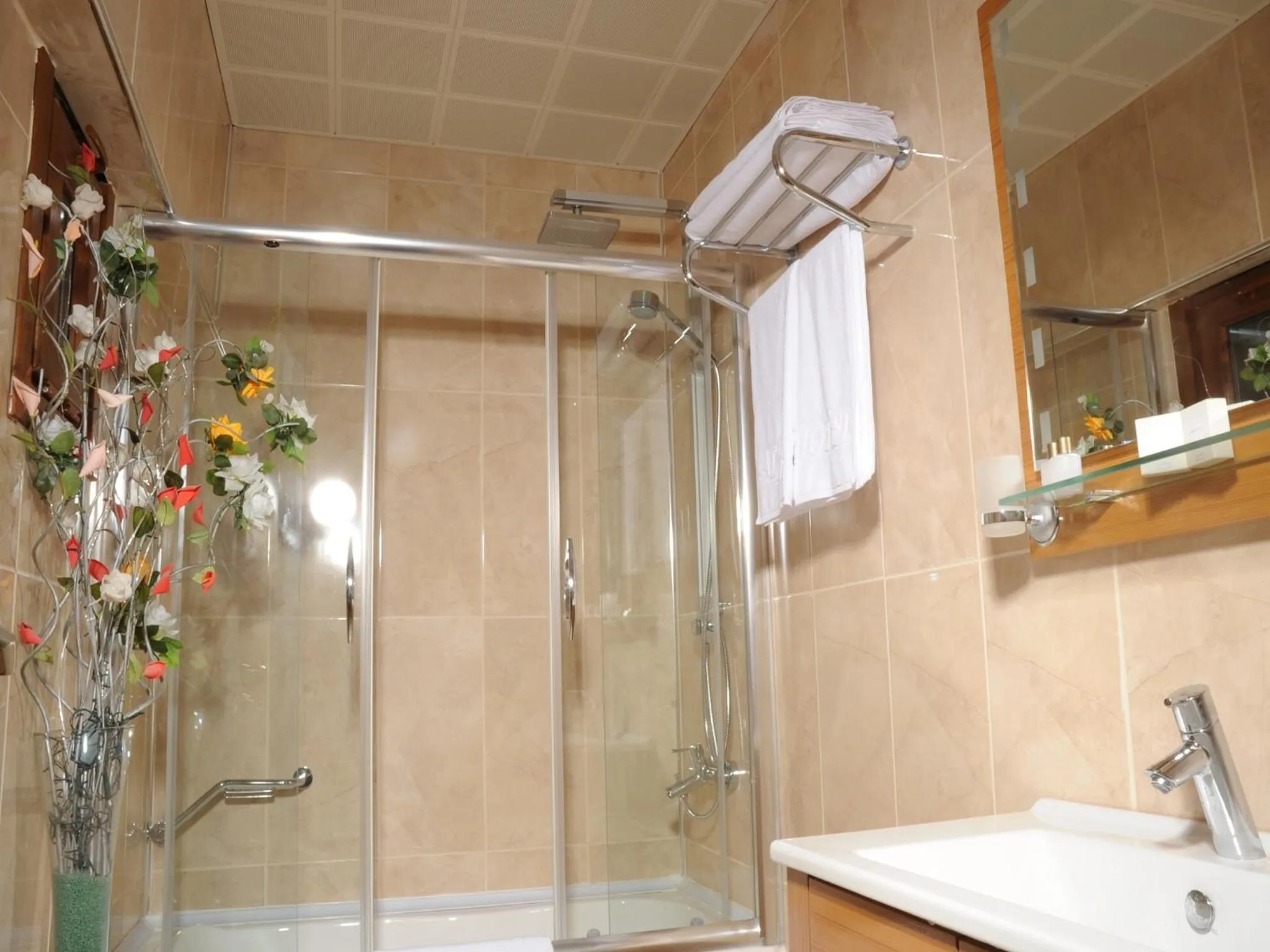 Bathroom in Alfa Hotel