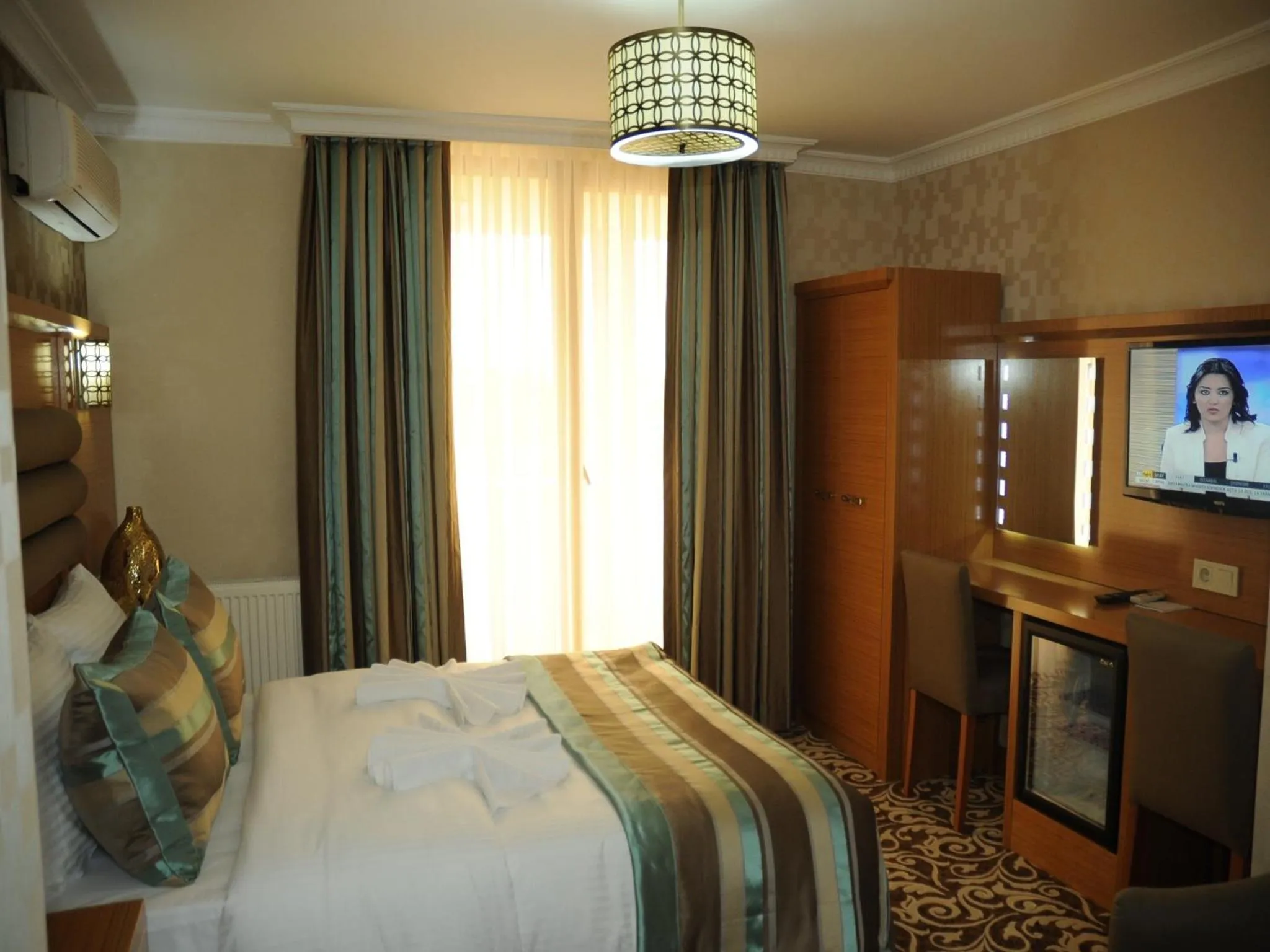 TV and multimedia, Bed in Alfa Hotel