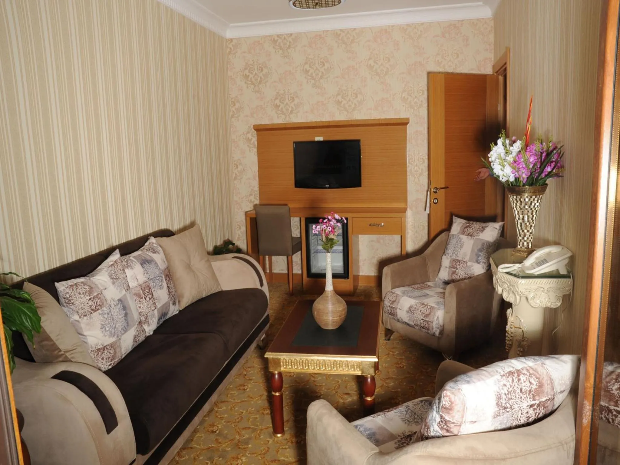 Living room in Alfa Hotel