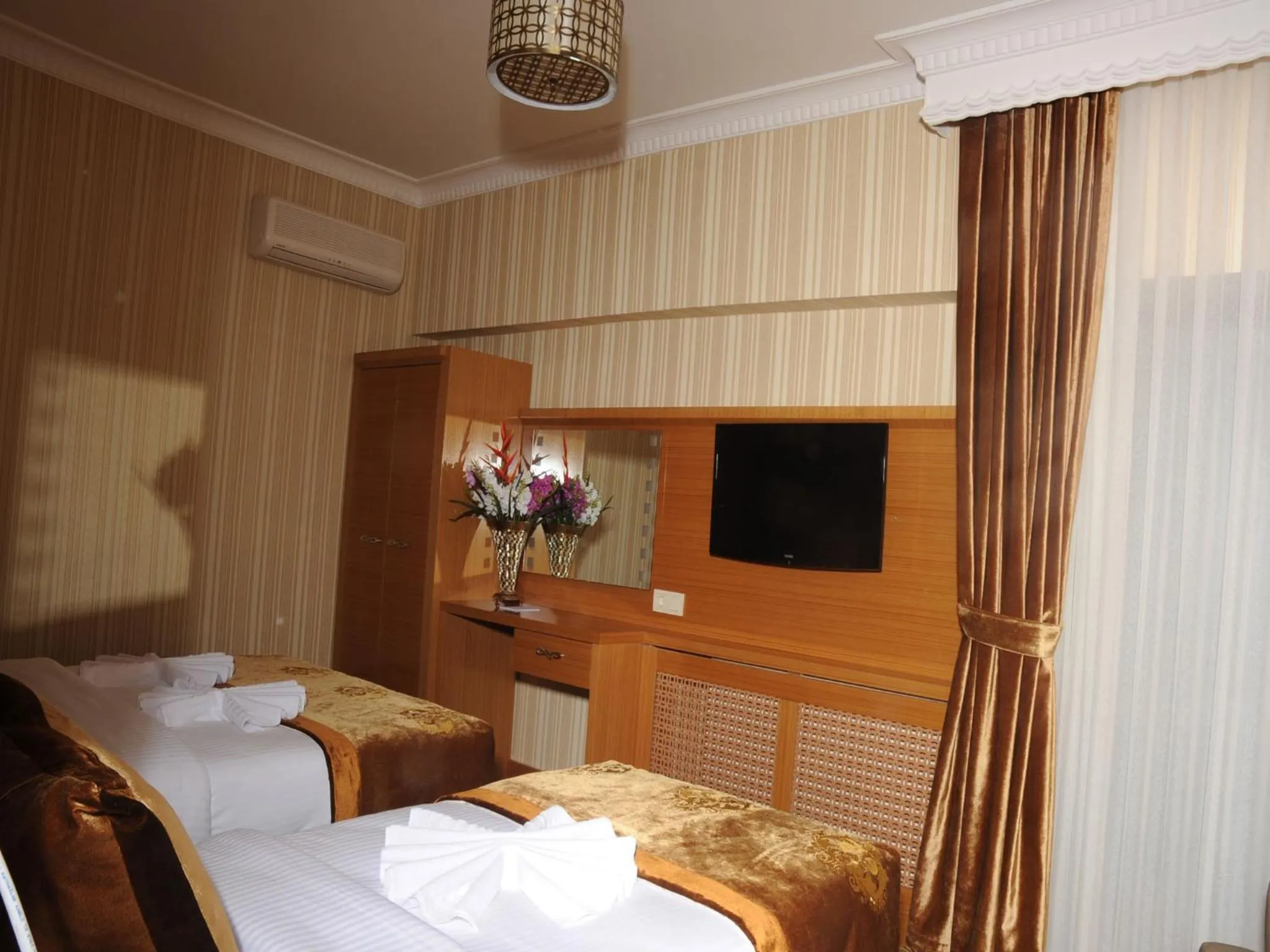 TV and multimedia, Bed in Alfa Hotel