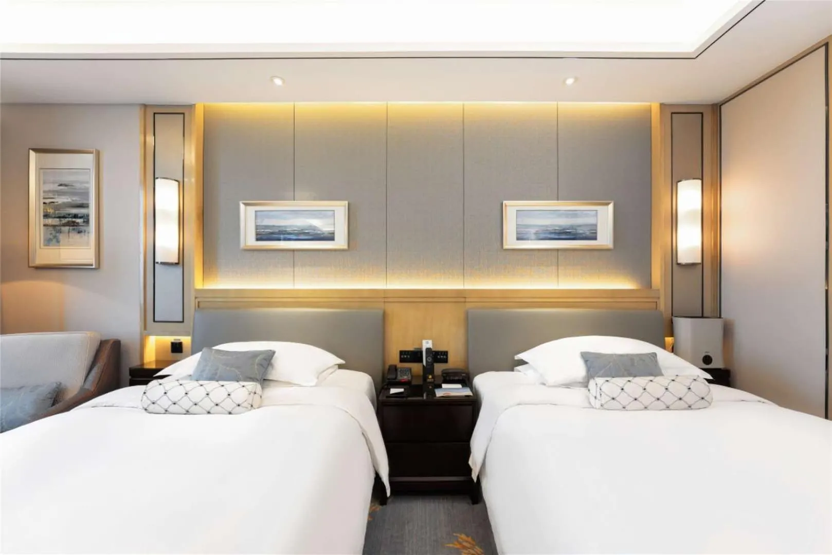 Bed in Yun-Zen Jinling World Trade Plaza Hotel