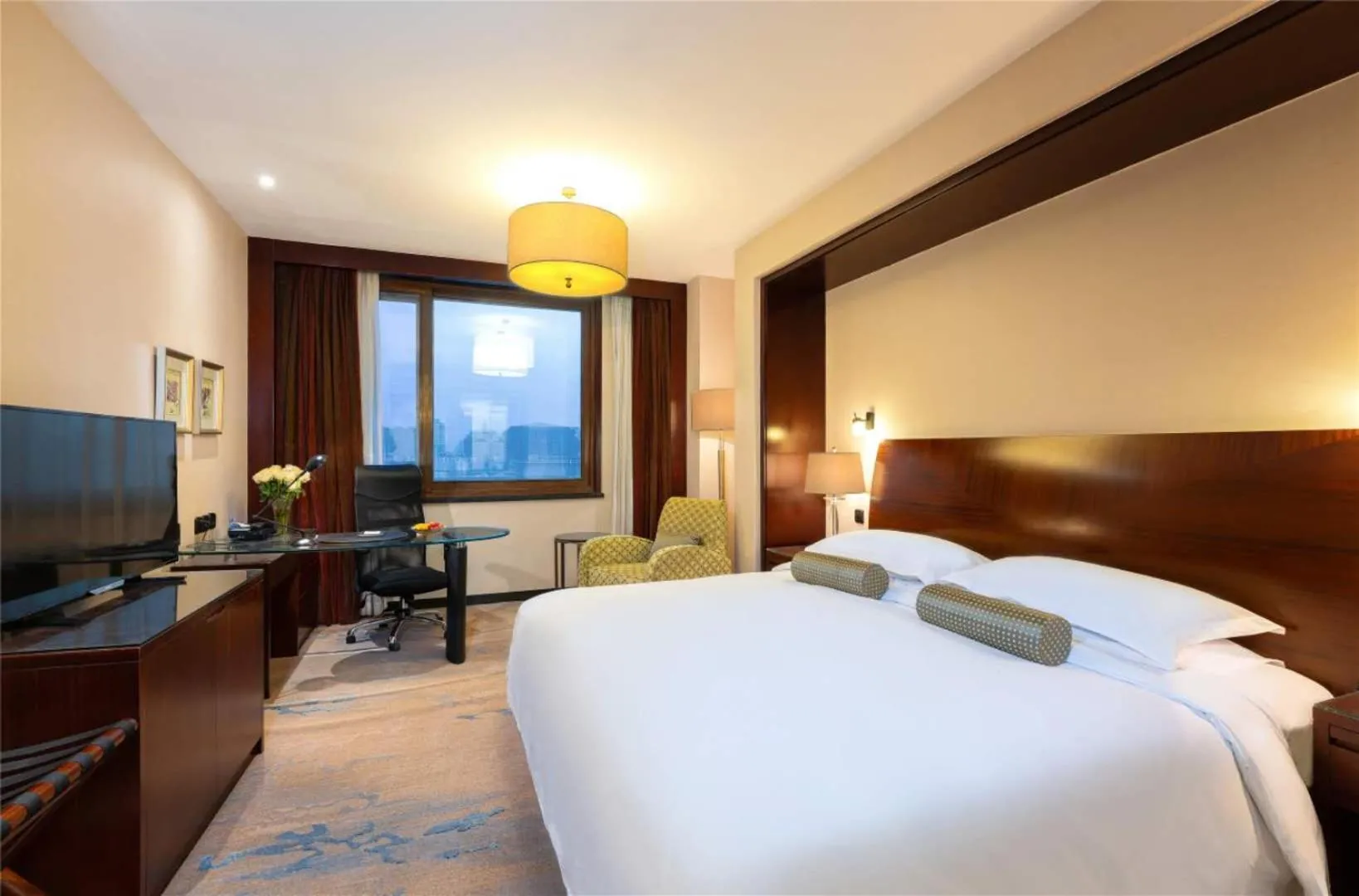 Bed in Yun-Zen Jinling World Trade Plaza Hotel