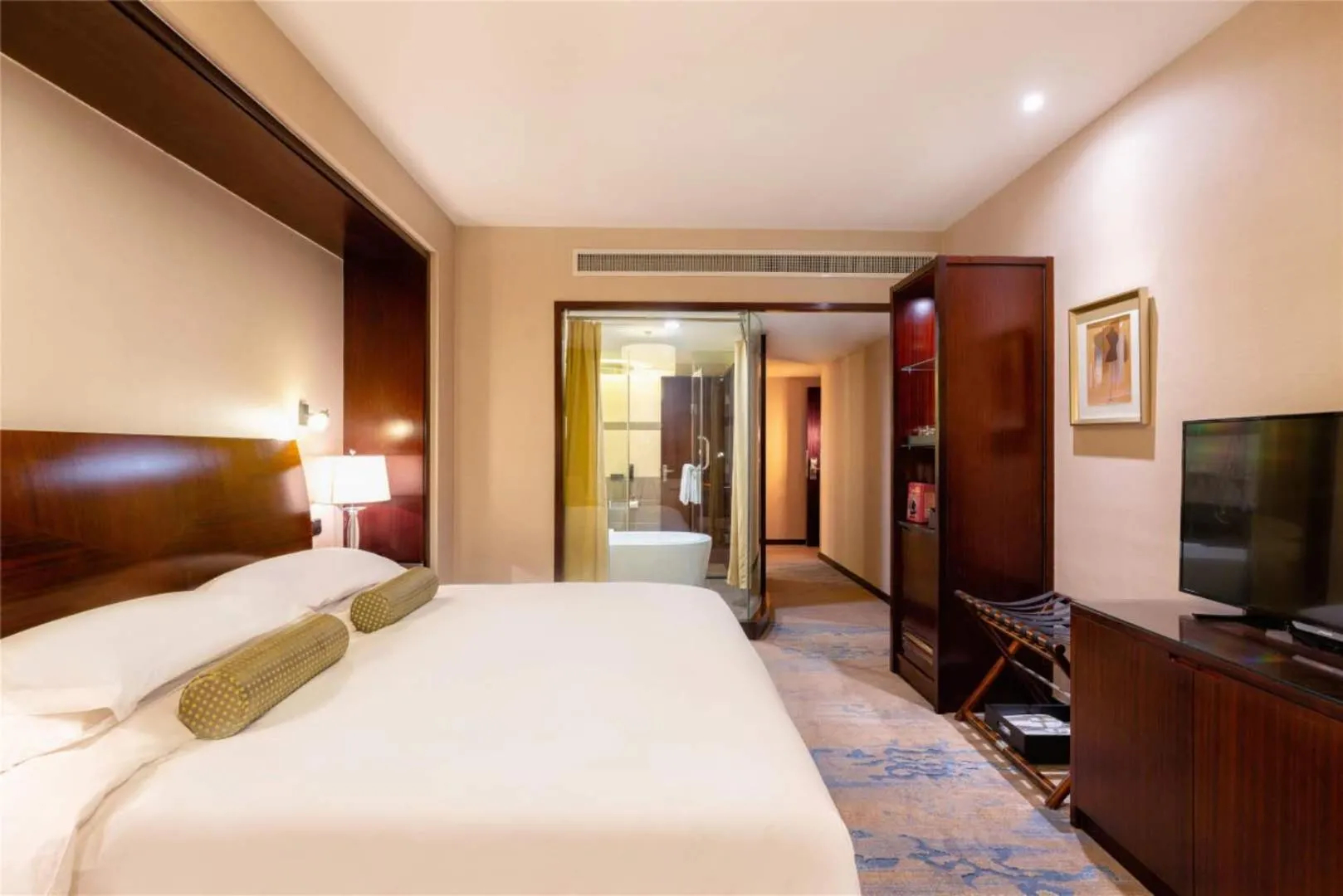 Bed in Yun-Zen Jinling World Trade Plaza Hotel