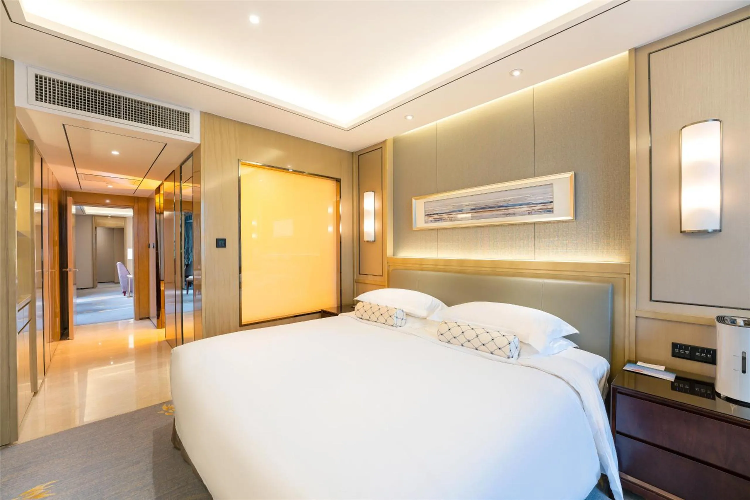 Bed in Yun-Zen Jinling World Trade Plaza Hotel