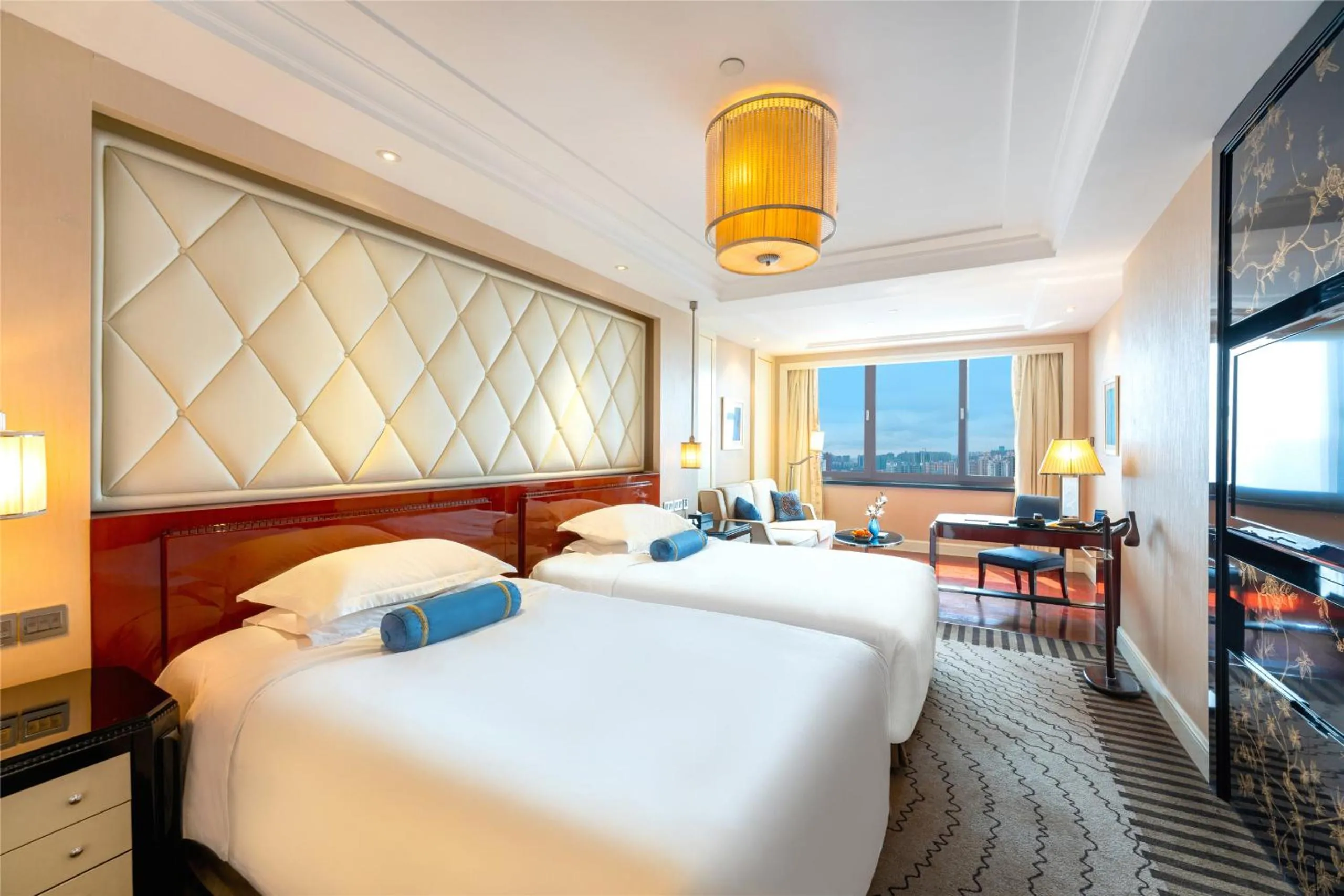 Bed in Yun-Zen Jinling World Trade Plaza Hotel