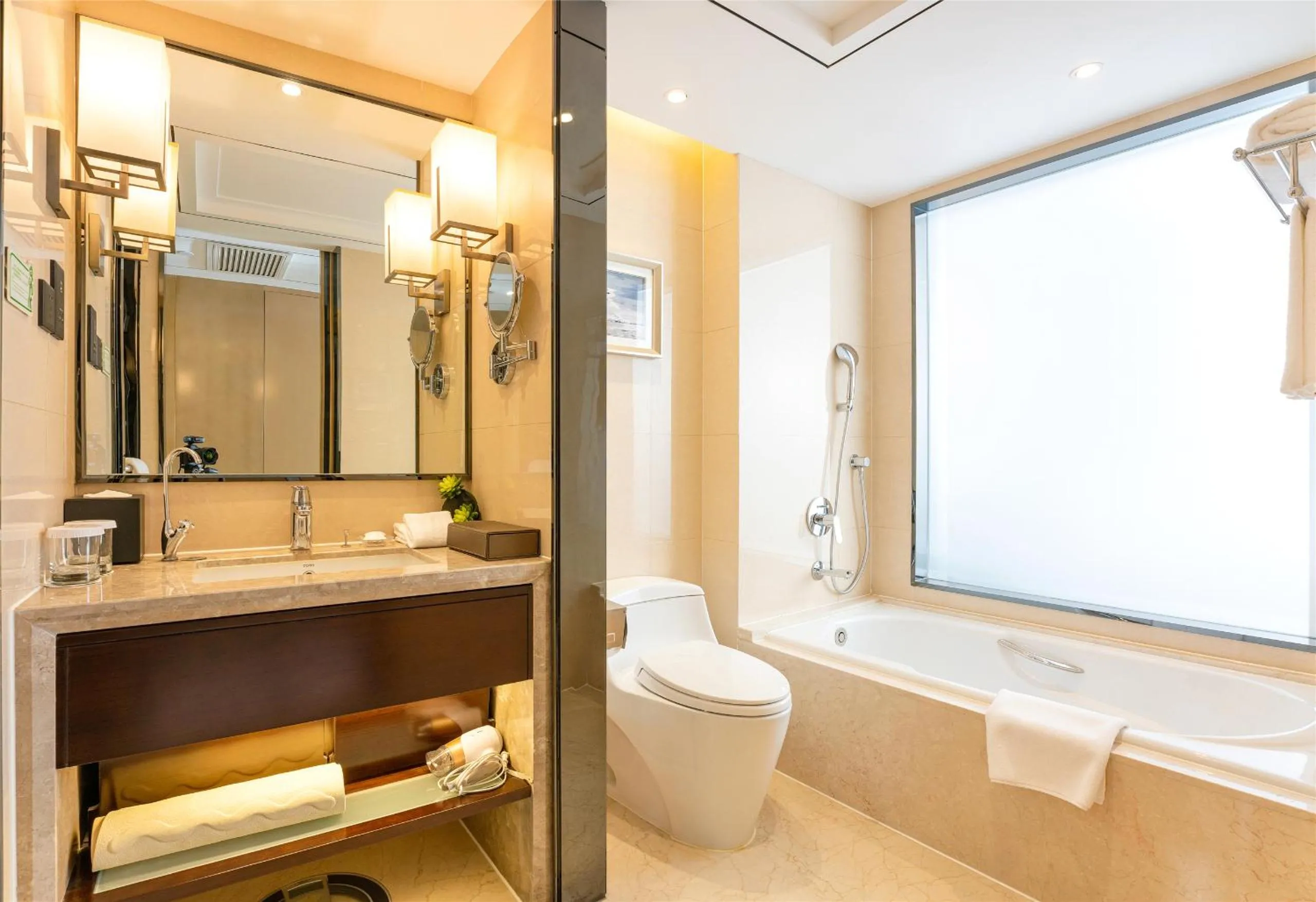 Yun-Zen Jinling World Trade Plaza Hotel
