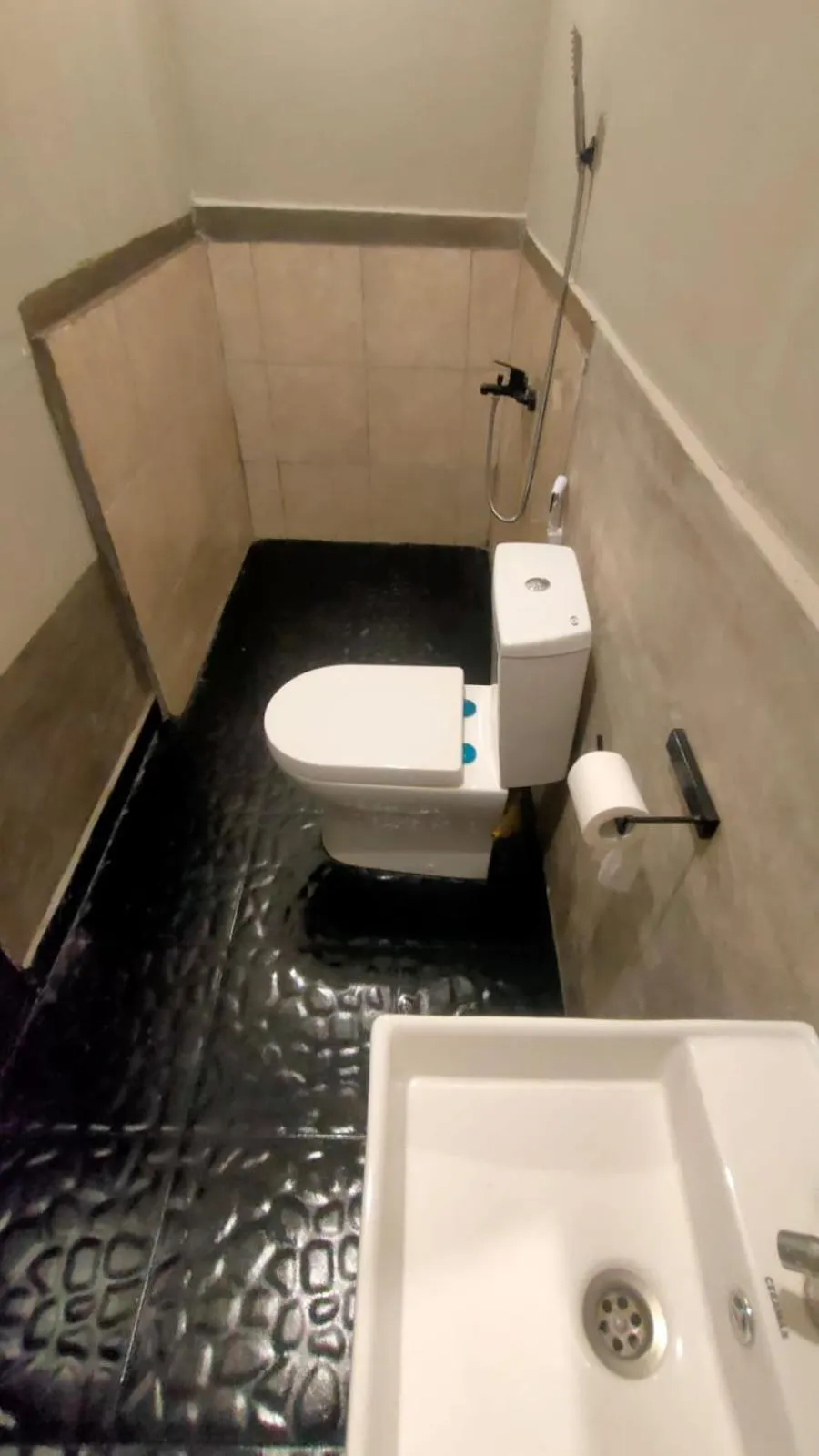 Shower in Angin Mamiri Rinjani Cottages And Restaurant