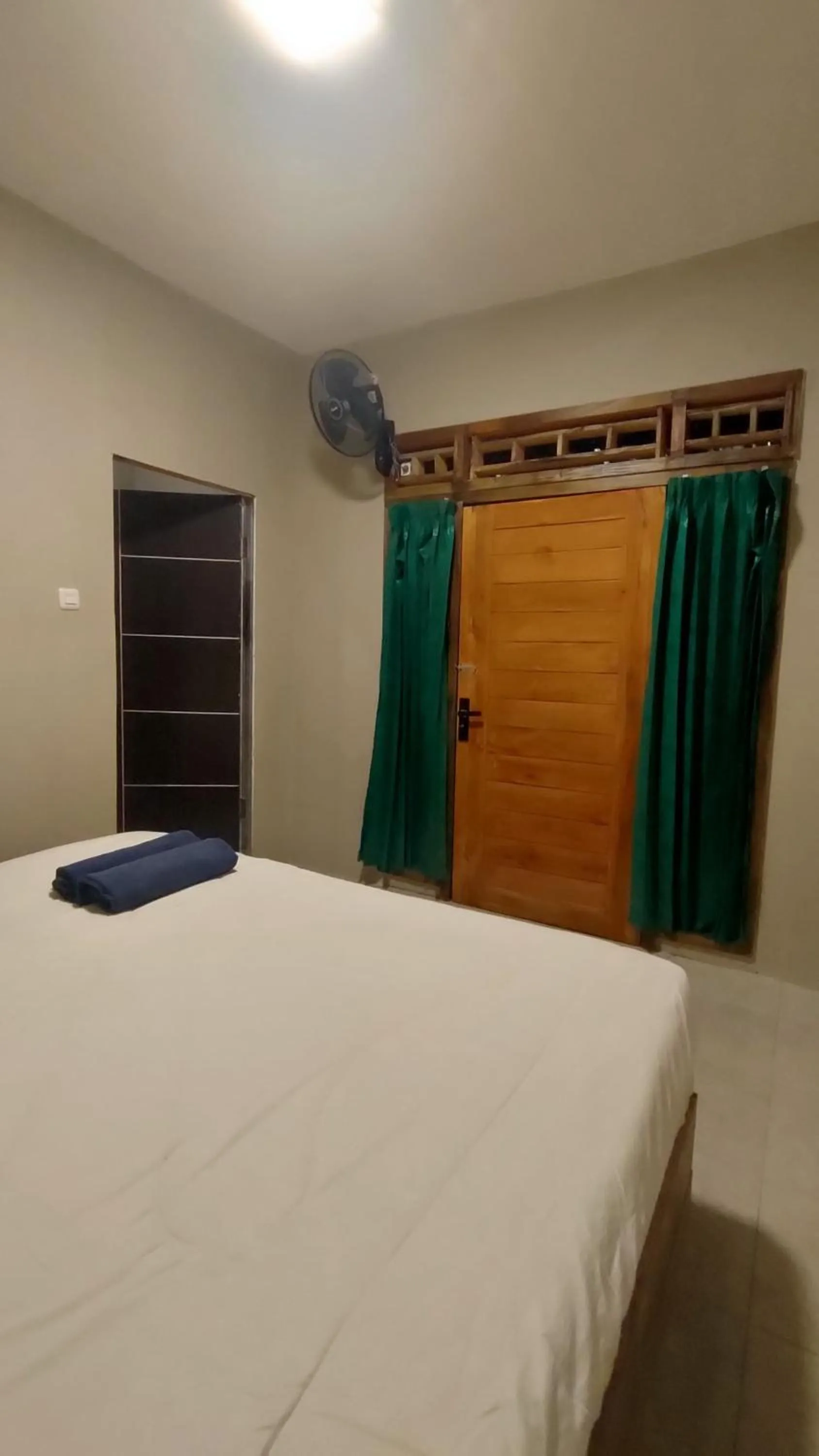 Bed in Angin Mamiri Rinjani Cottages And Restaurant