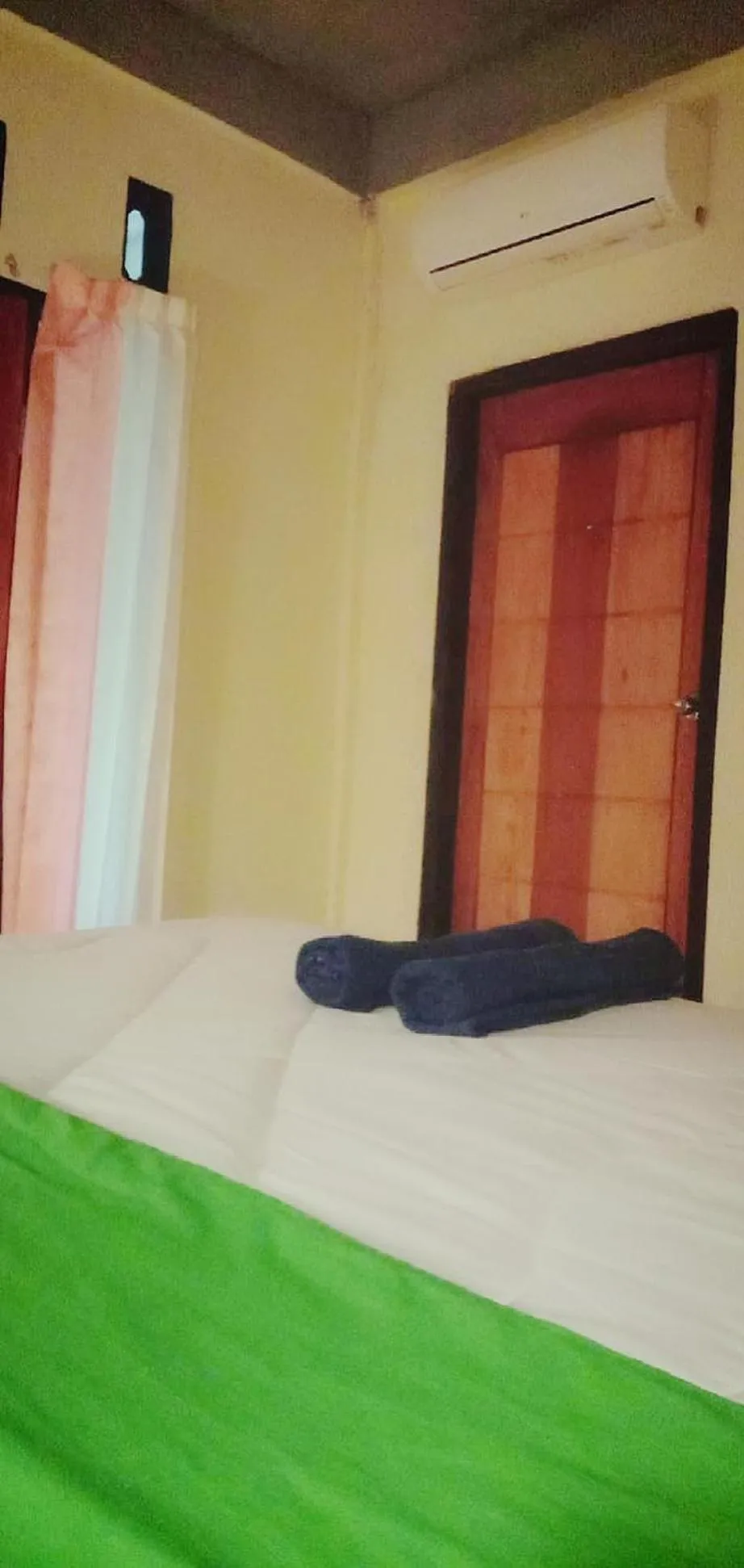 Bed in Angin Mamiri Rinjani Cottages And Restaurant