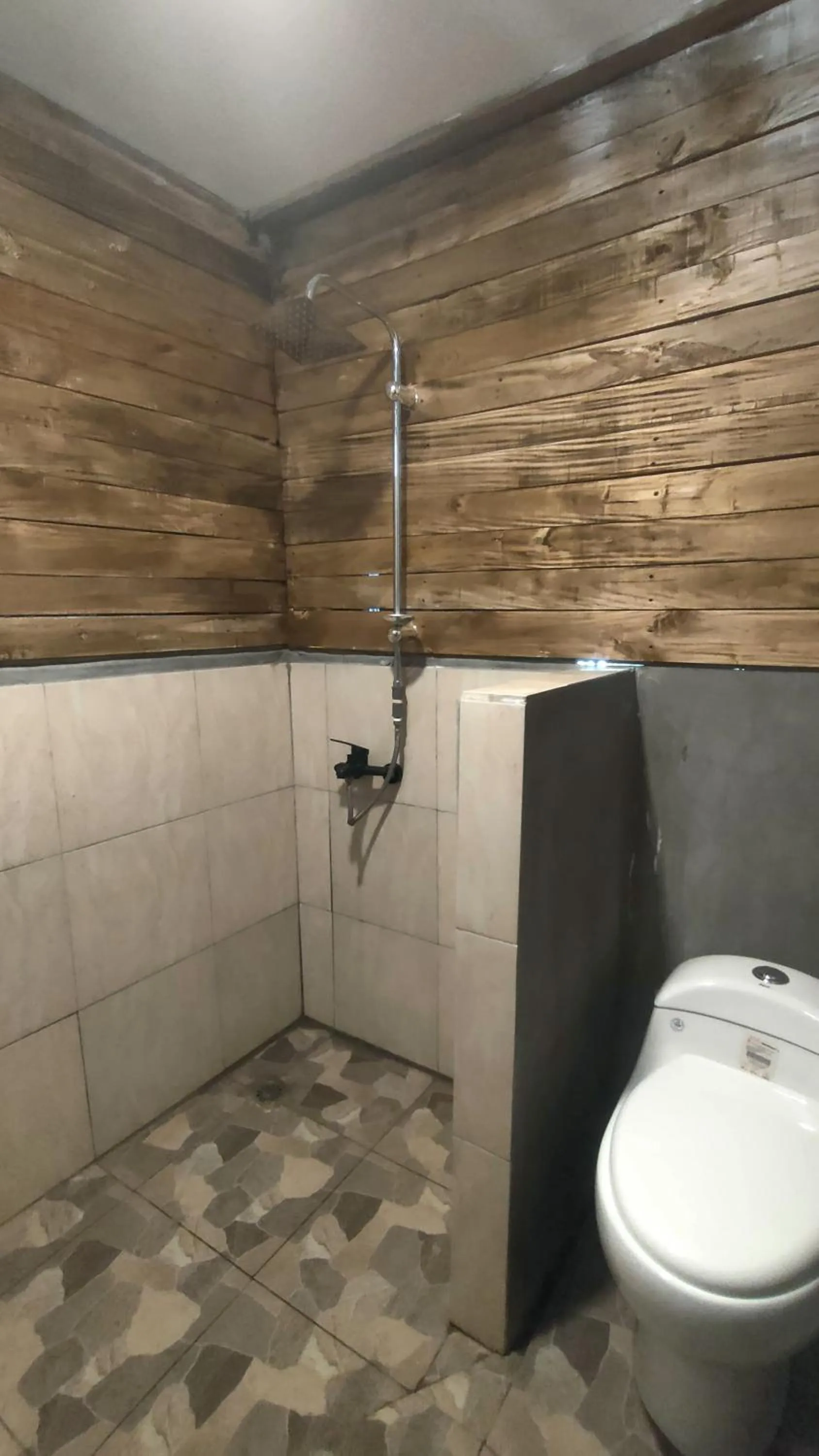 Bathroom in Angin Mamiri Rinjani Cottages And Restaurant