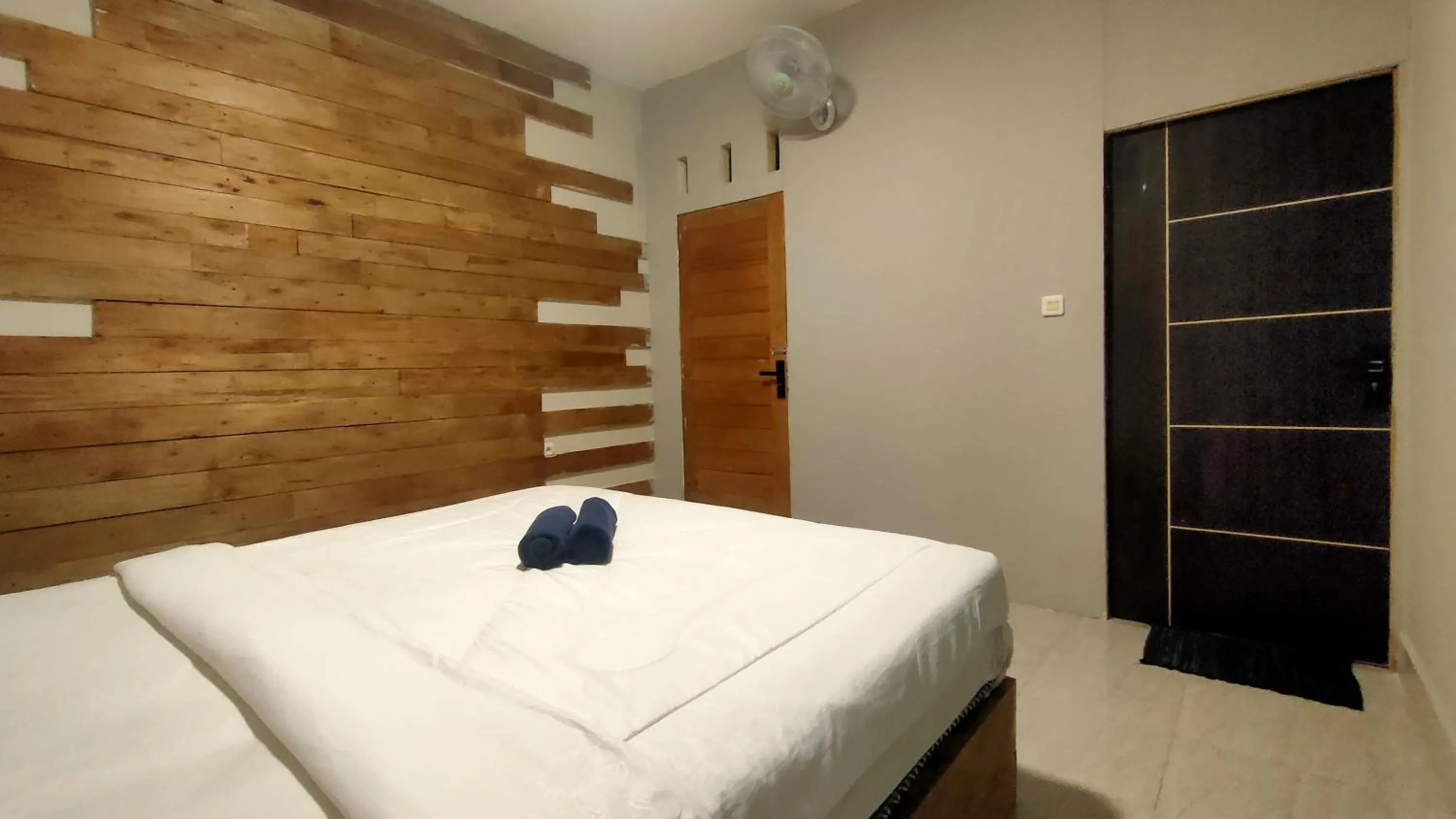 Bed in Angin Mamiri Rinjani Cottages And Restaurant