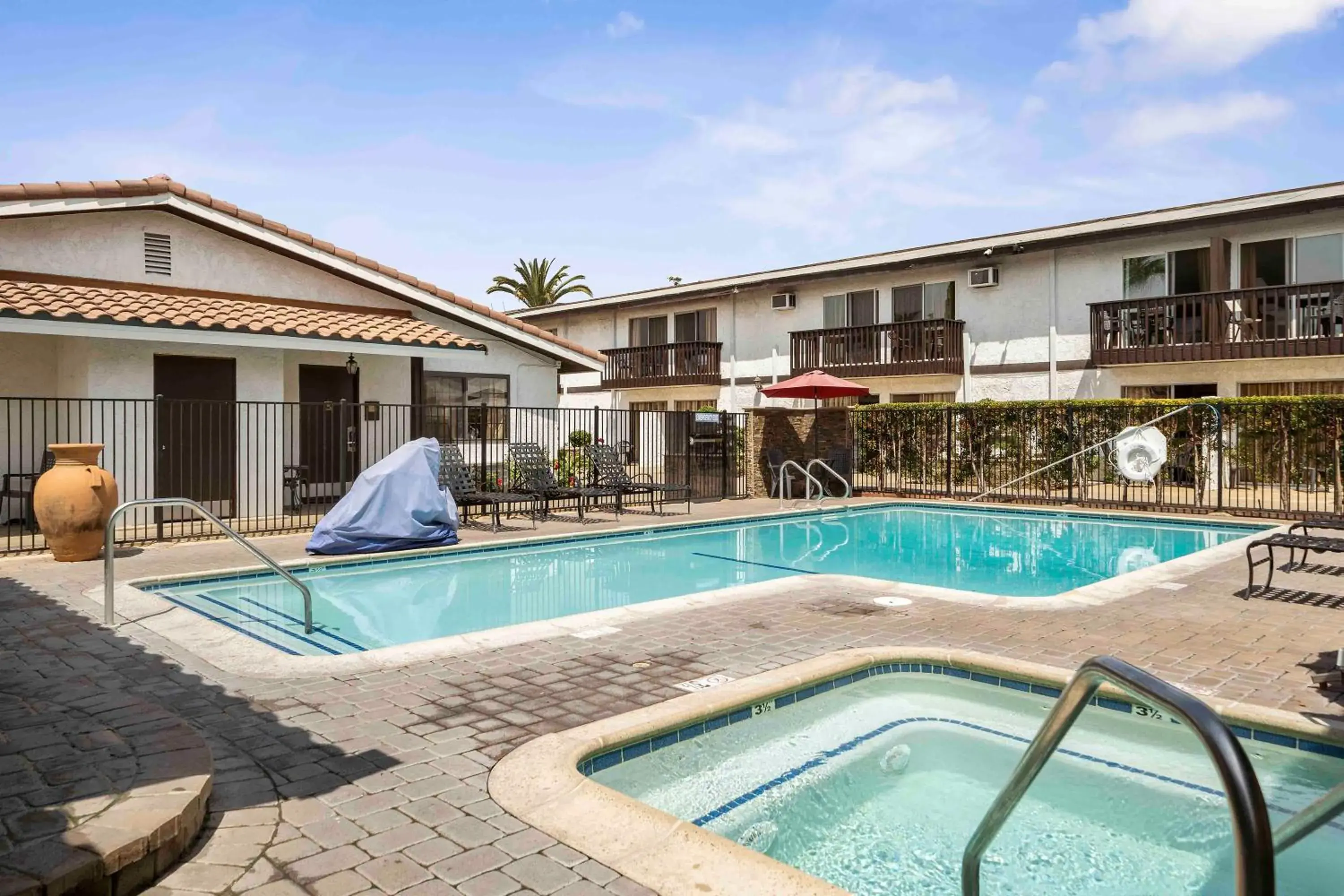 Swimming pool in The Lemon Tree Hotel Swimming pool in The Lemon Tree Hotel