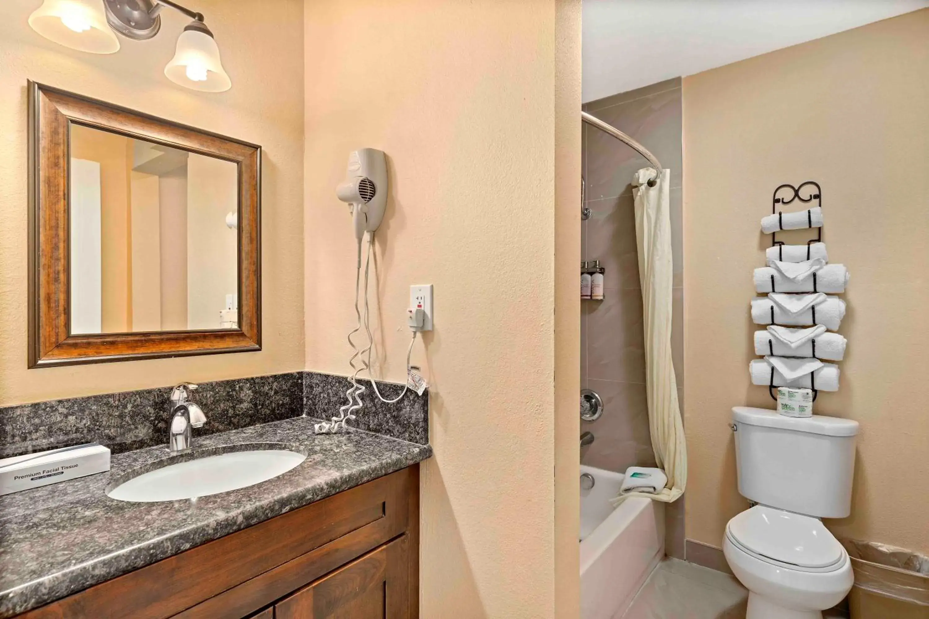 Suite with Patio in The Lemon Tree Hotel Suite with Patio in The Lemon Tree Hotel