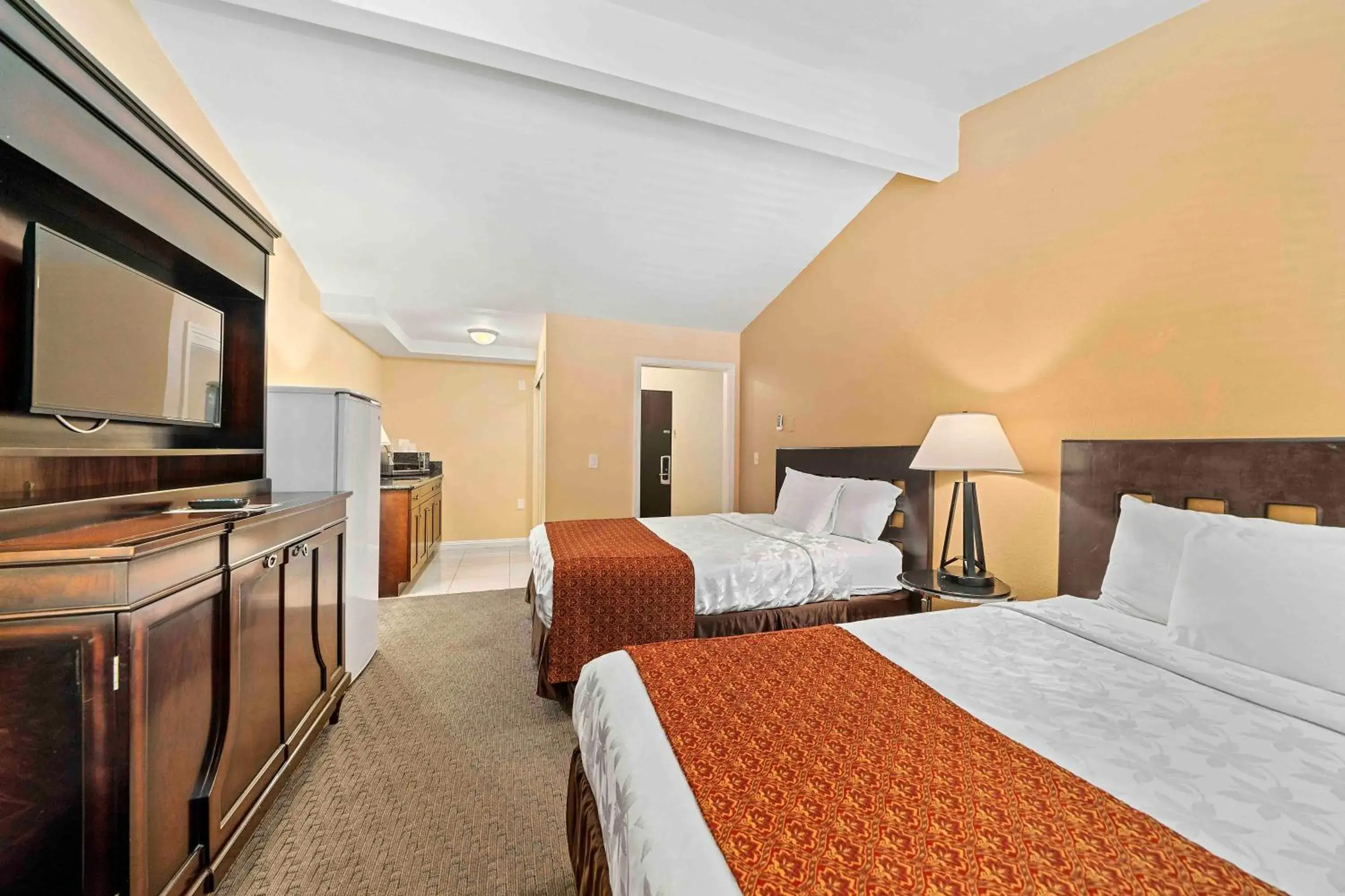 Bed in The Lemon Tree Hotel Bed in The Lemon Tree Hotel