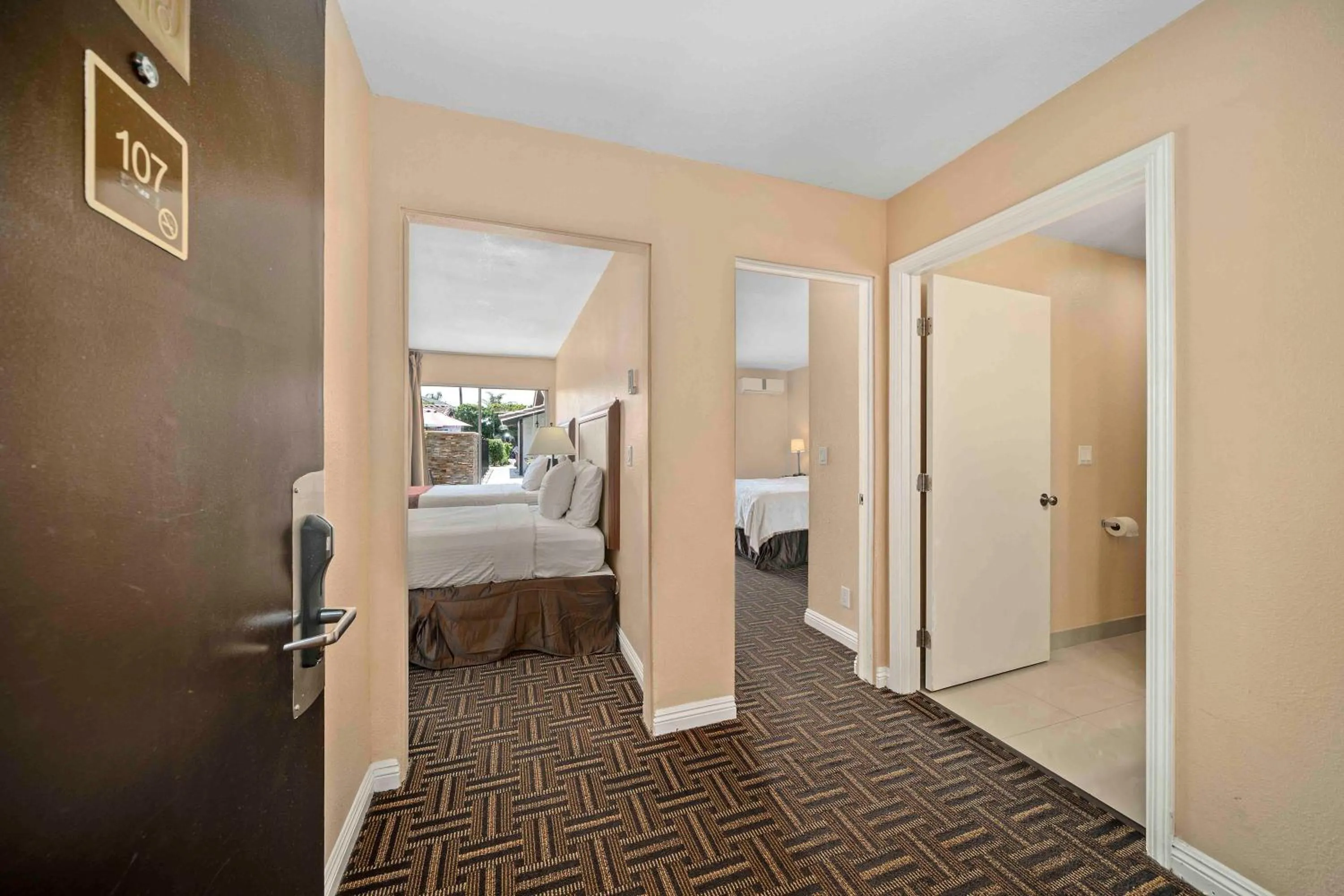 Bed in The Lemon Tree Hotel