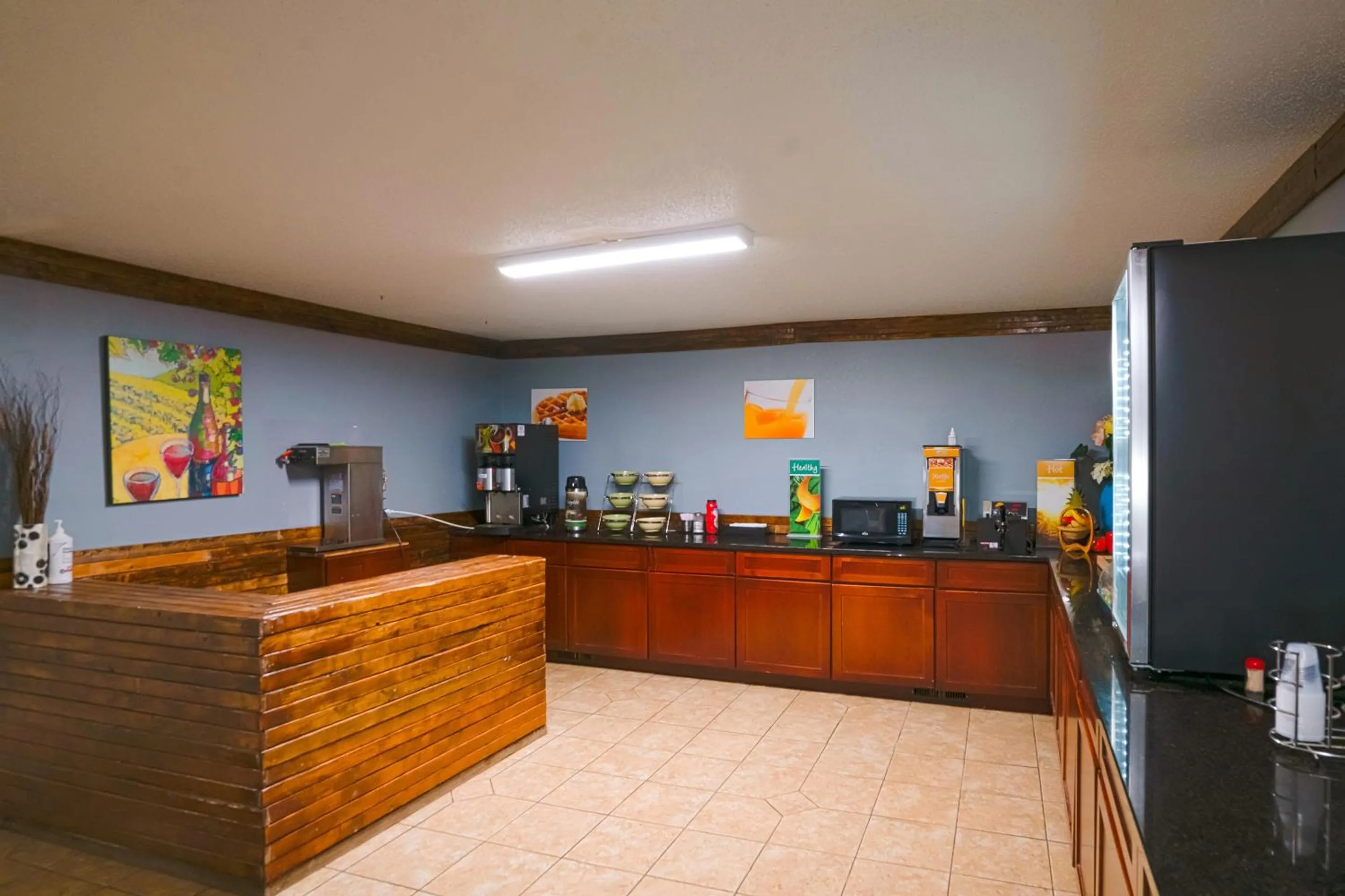 Kitchen or kitchenette in OYO Hotel Redwood Falls near Jackpot Casino