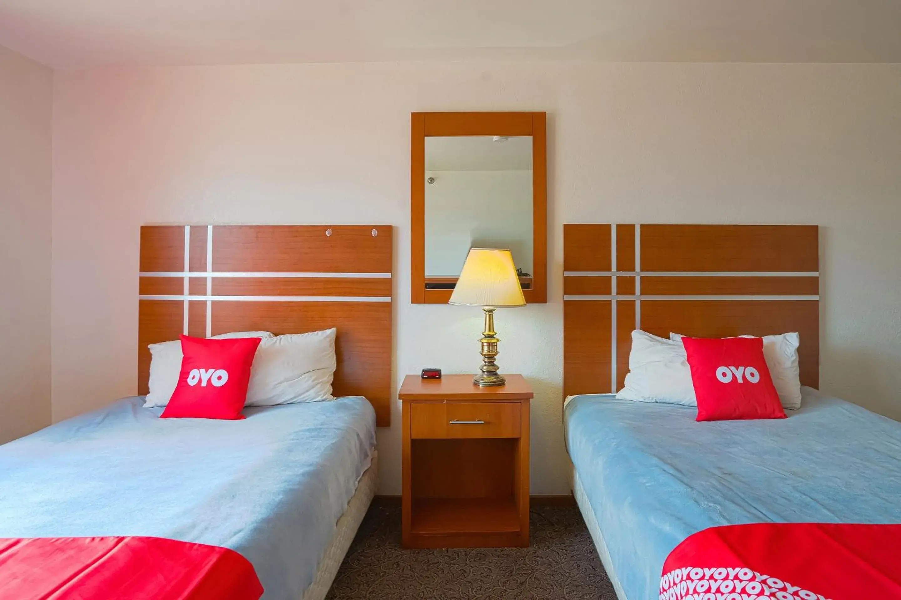 Bedroom, Bed in OYO Hotel Redwood Falls near Jackpot Casino Bedroom, Bed in OYO Hotel Redwood Falls near Jackpot Casino