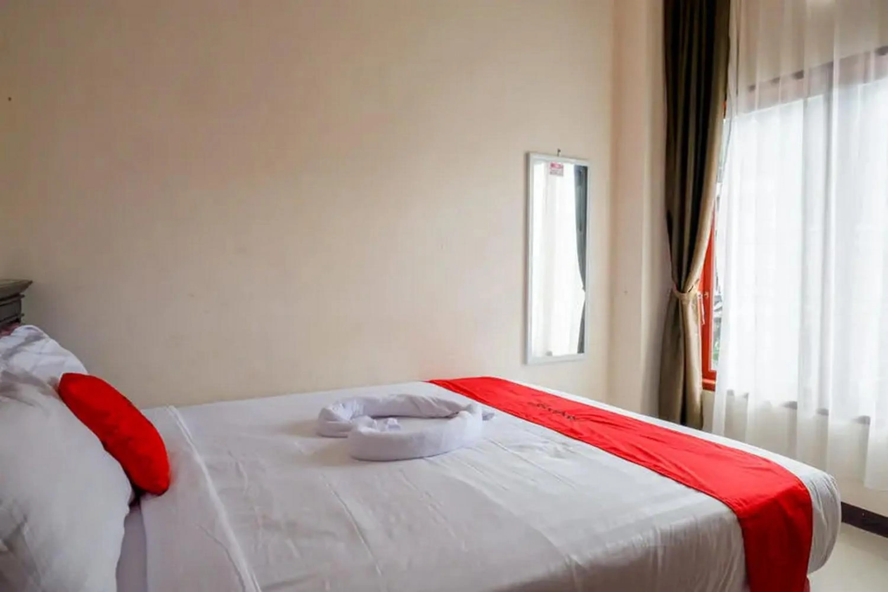 Bedroom, Bed in RedDoorz at Makale Tana Toraja