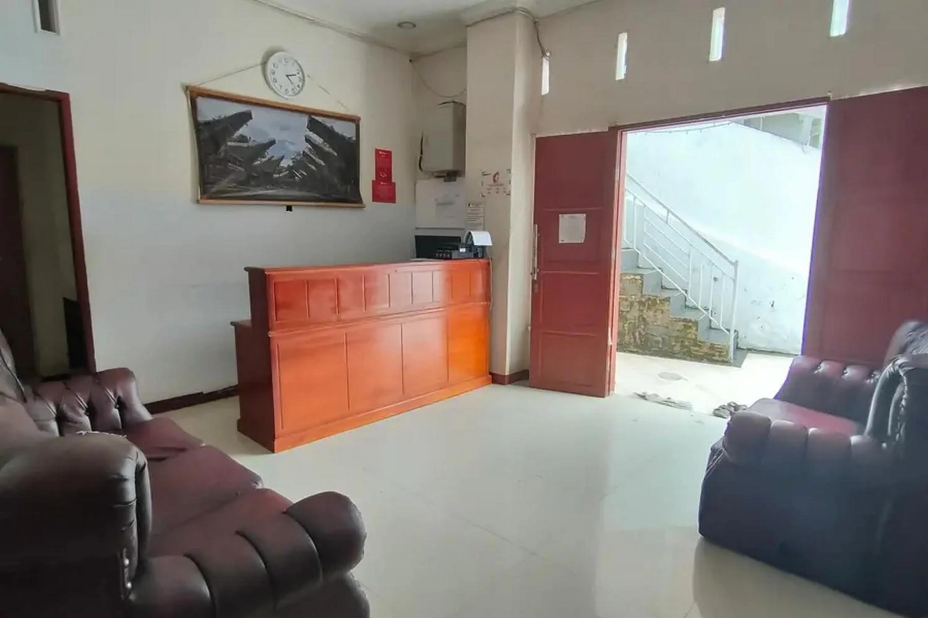 Living room in RedDoorz at Makale Tana Toraja