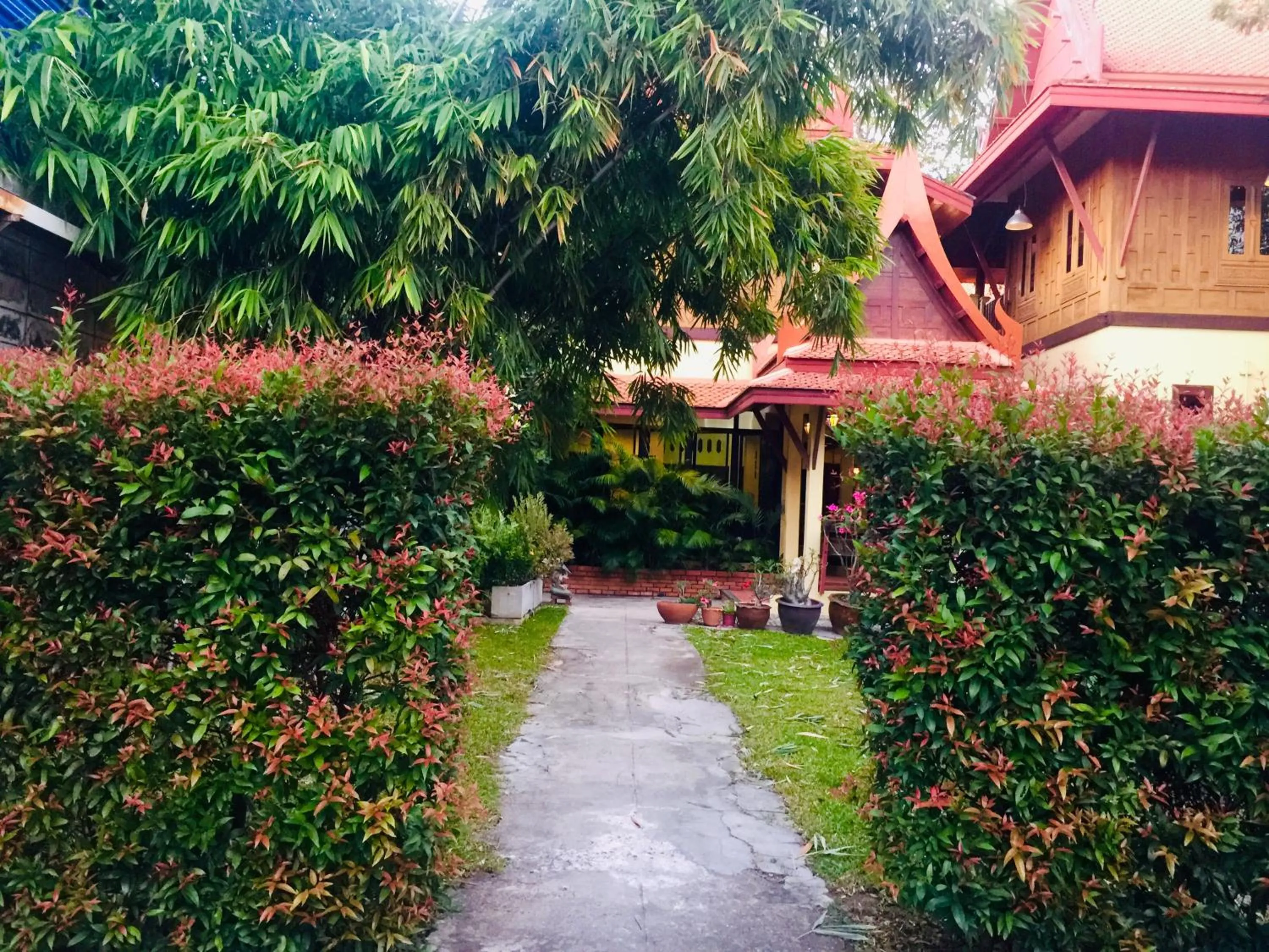 Facade/entrance in Luang Chumni Village