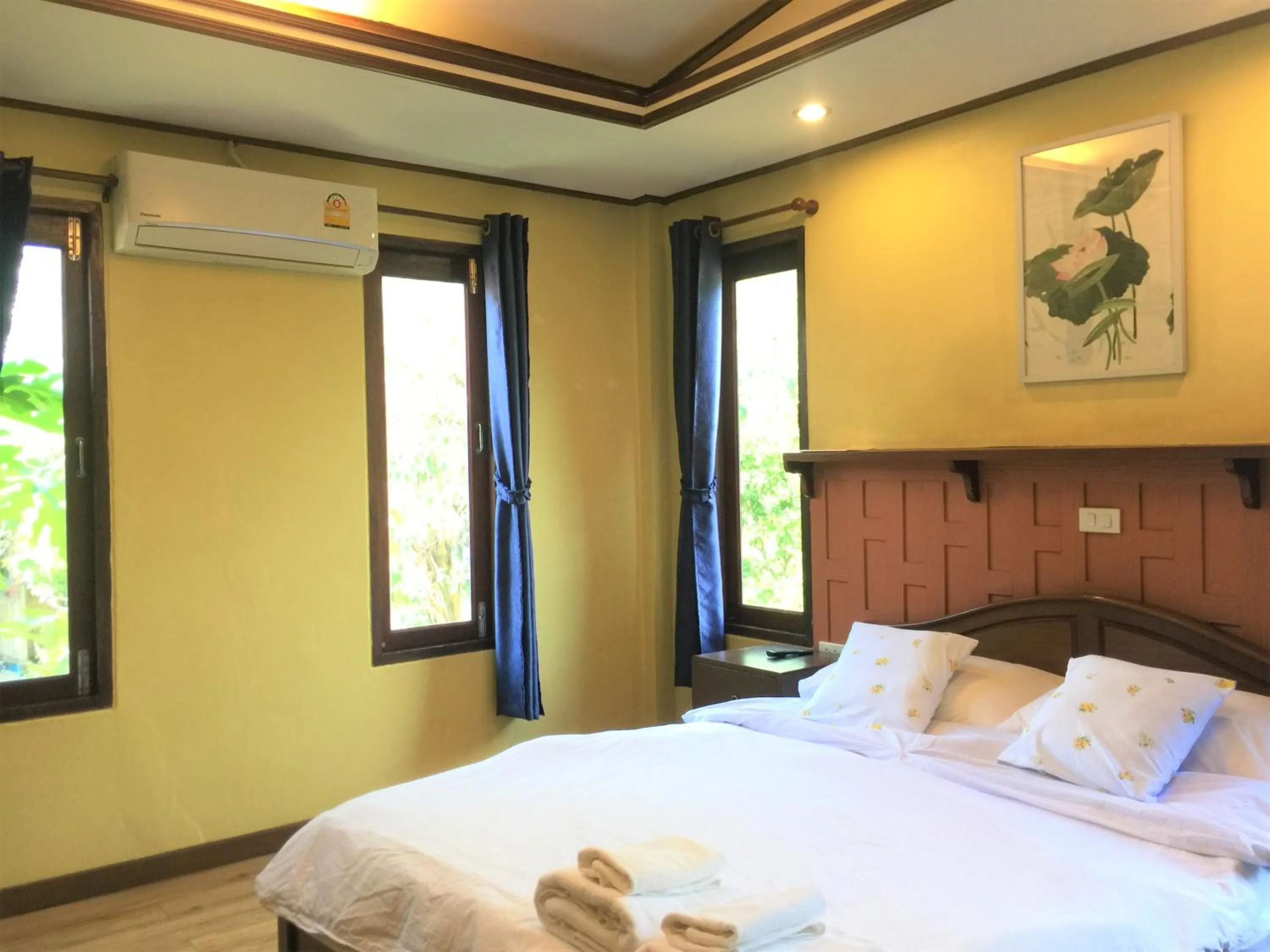 Bedroom, Bed in Luang Chumni Village
