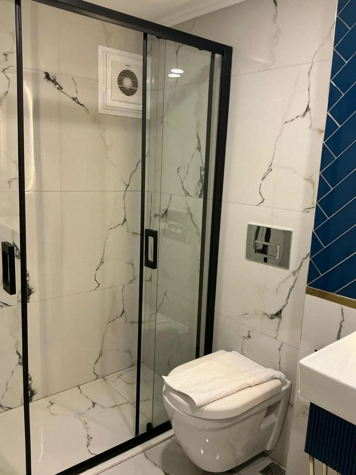 Toilet in New Florenta Hotel