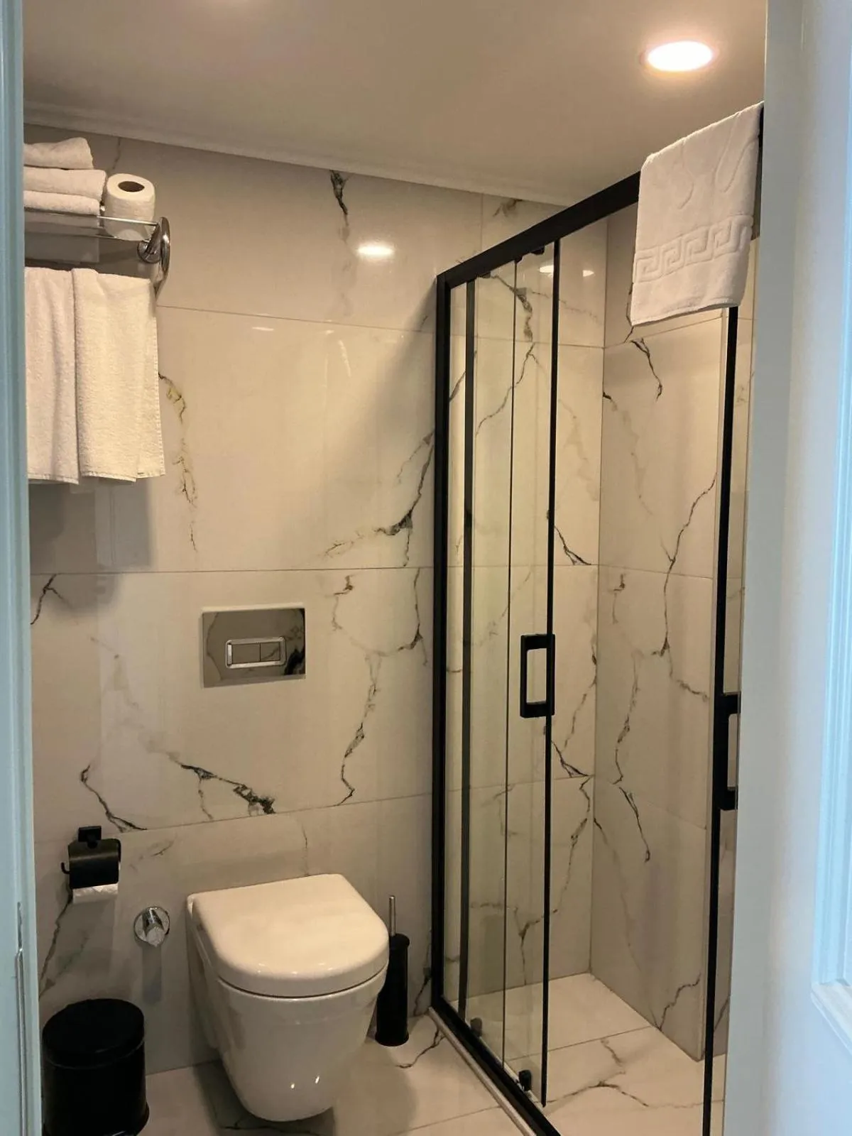 Bathroom in New Florenta Hotel