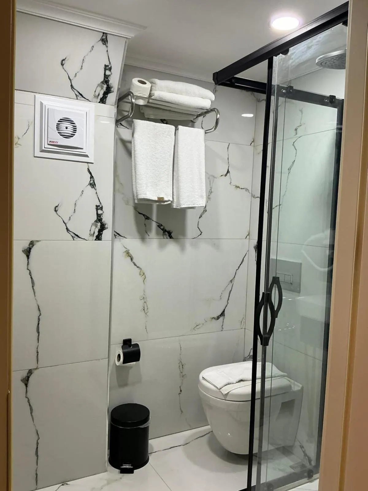 Bathroom in New Florenta Hotel