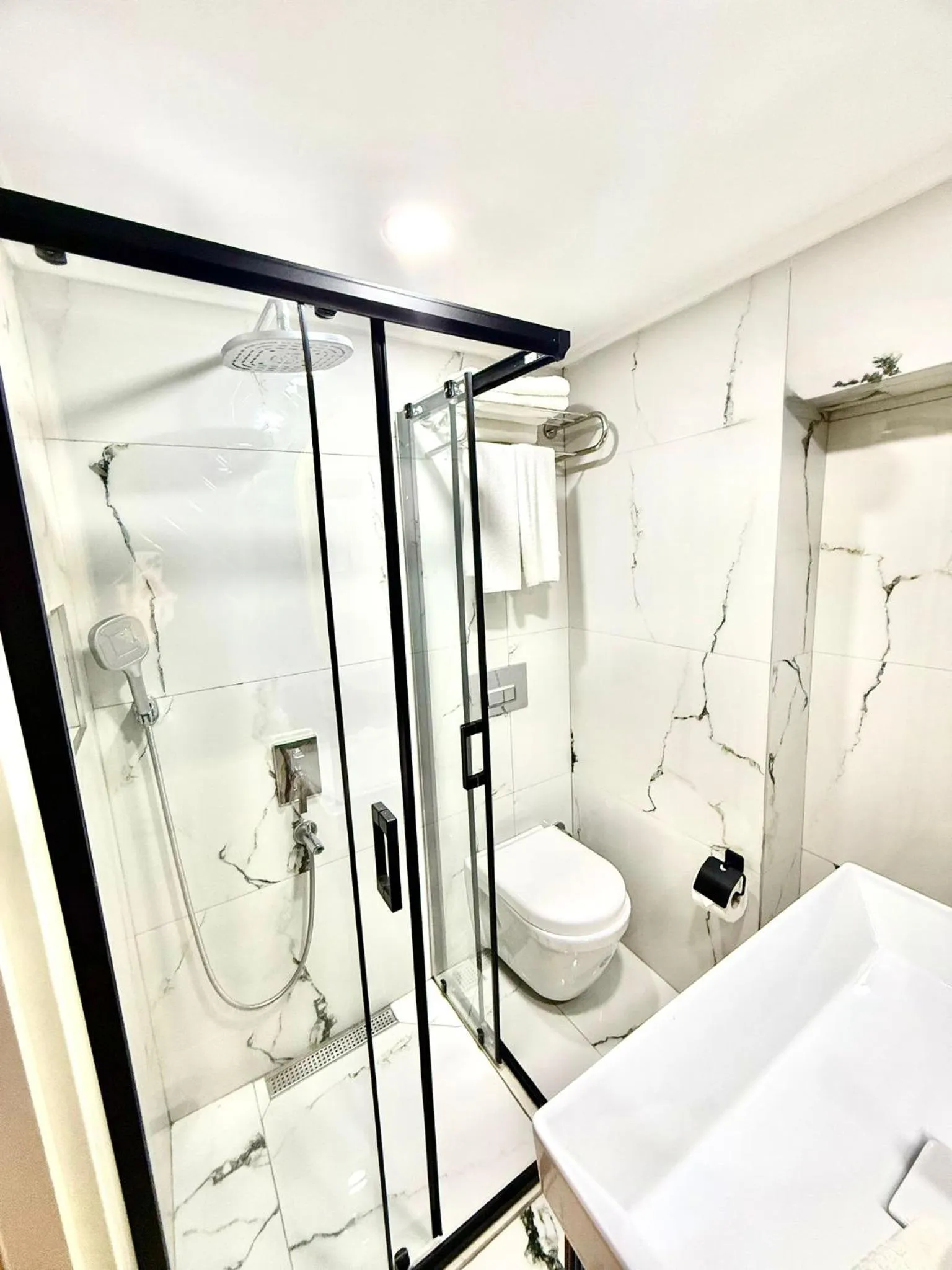 Shower in New Florenta Hotel