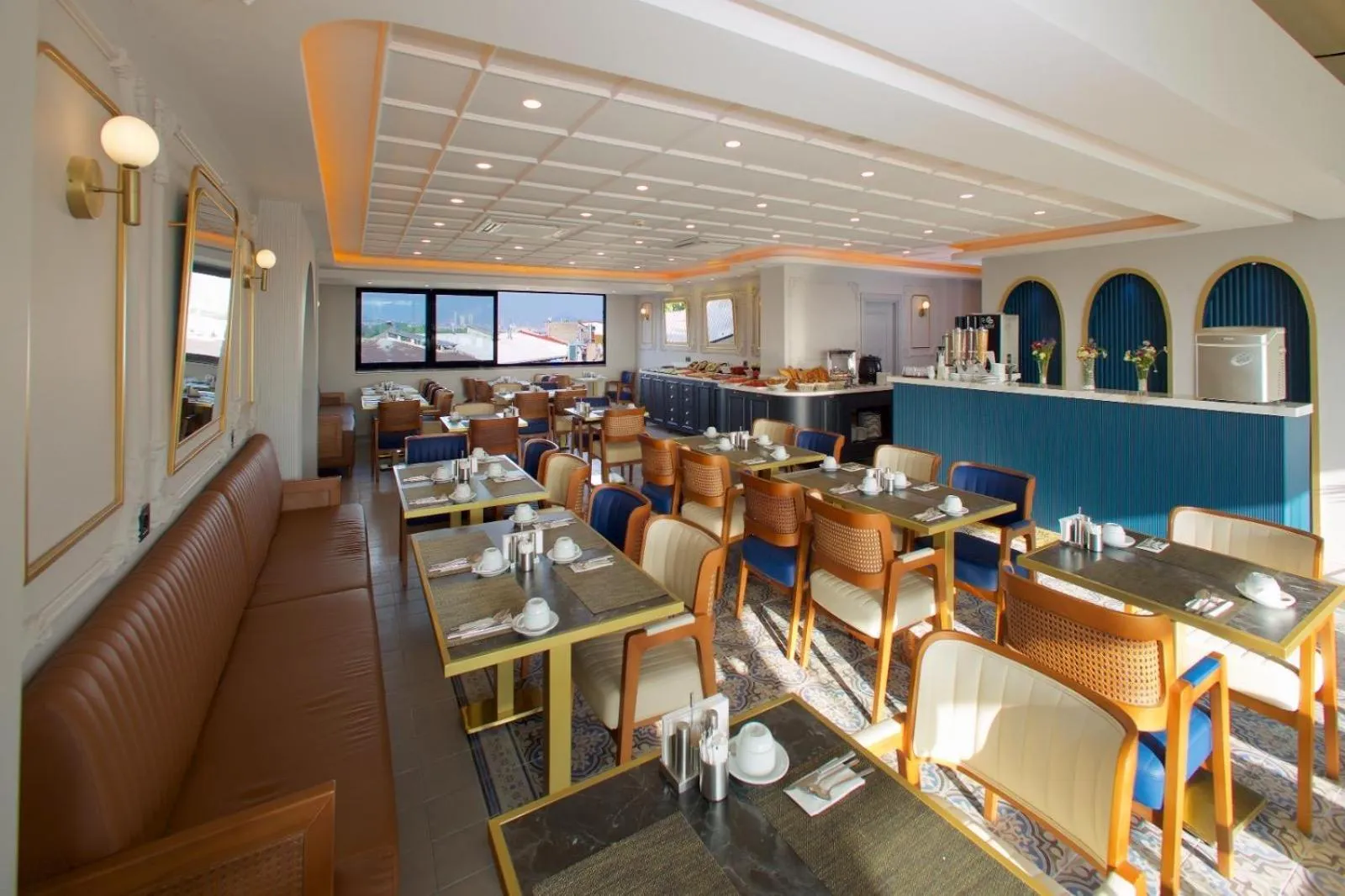 Restaurant/places to eat in New Florenta Hotel