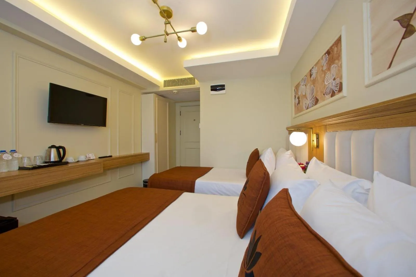 TV and multimedia, Bed in New Florenta Hotel