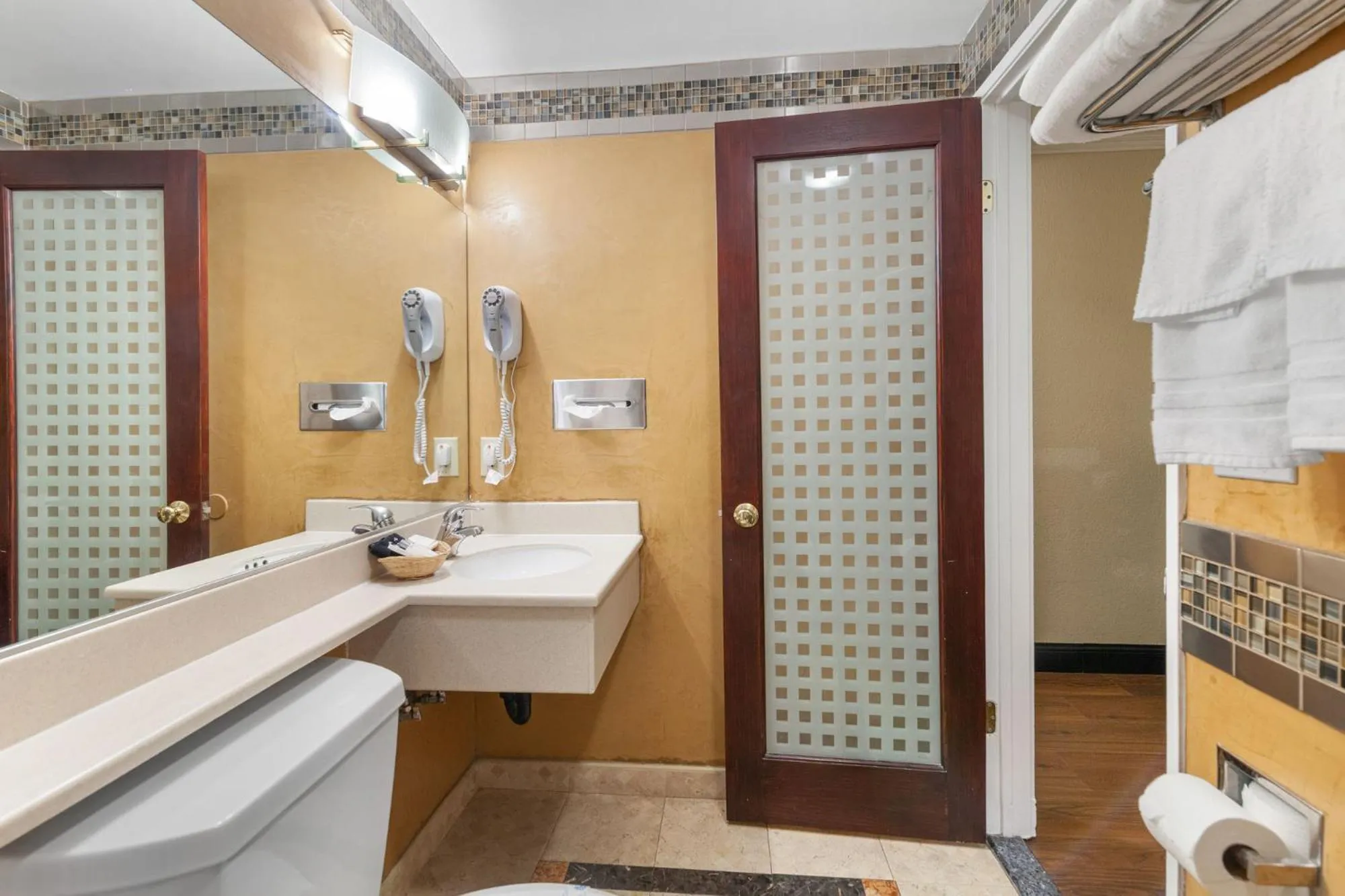 Bath in Santa Clarita Motel - Near six Flags Magic Mountain - Valencia