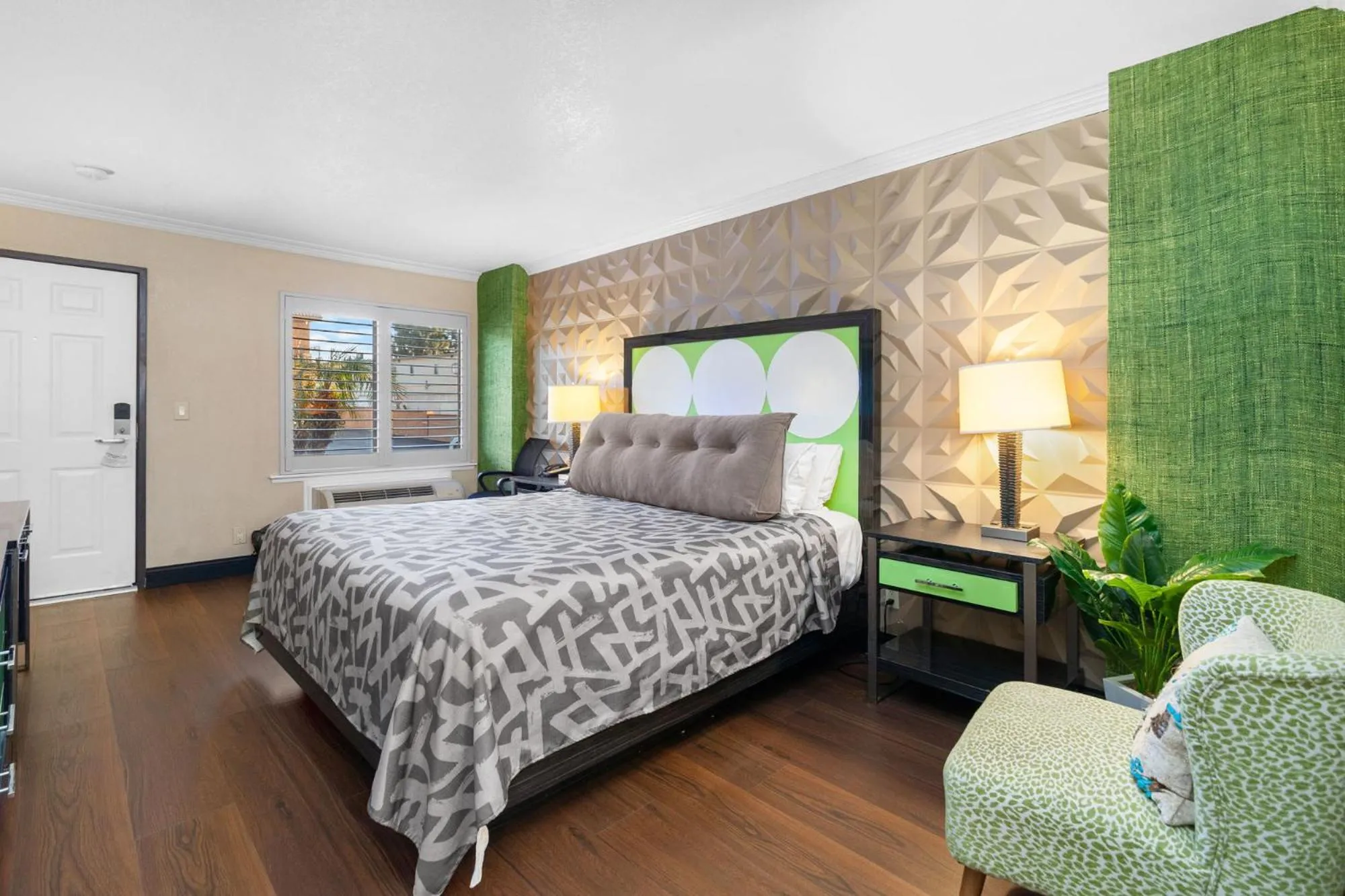 Bed in Santa Clarita Motel - Near six Flags Magic Mountain - Valencia