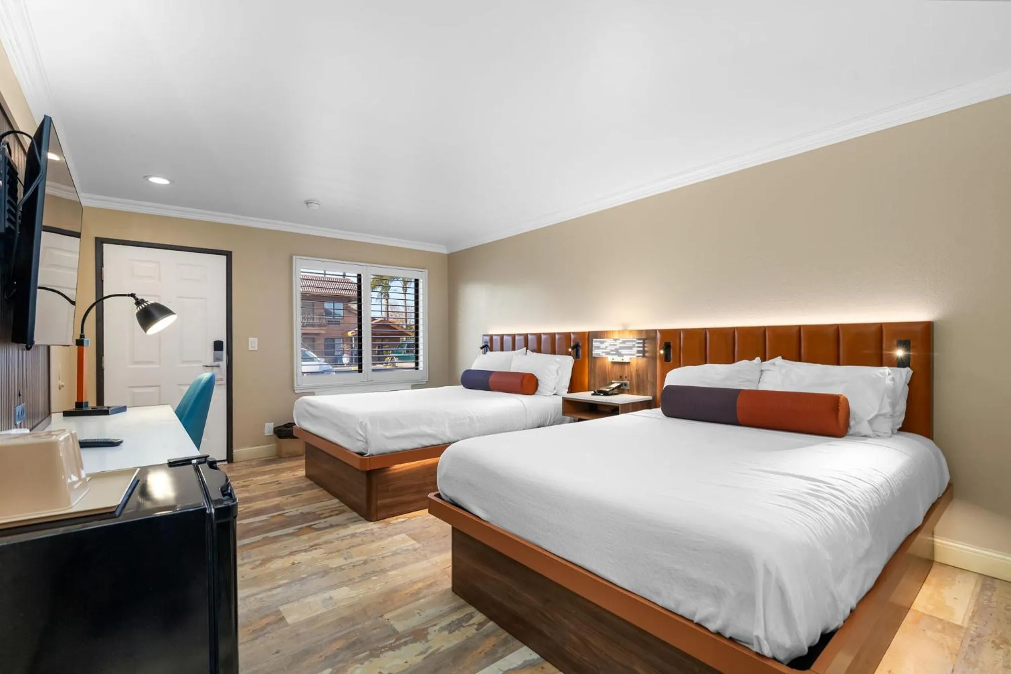 Bed in Santa Clarita Motel - Near six Flags Magic Mountain - Valencia