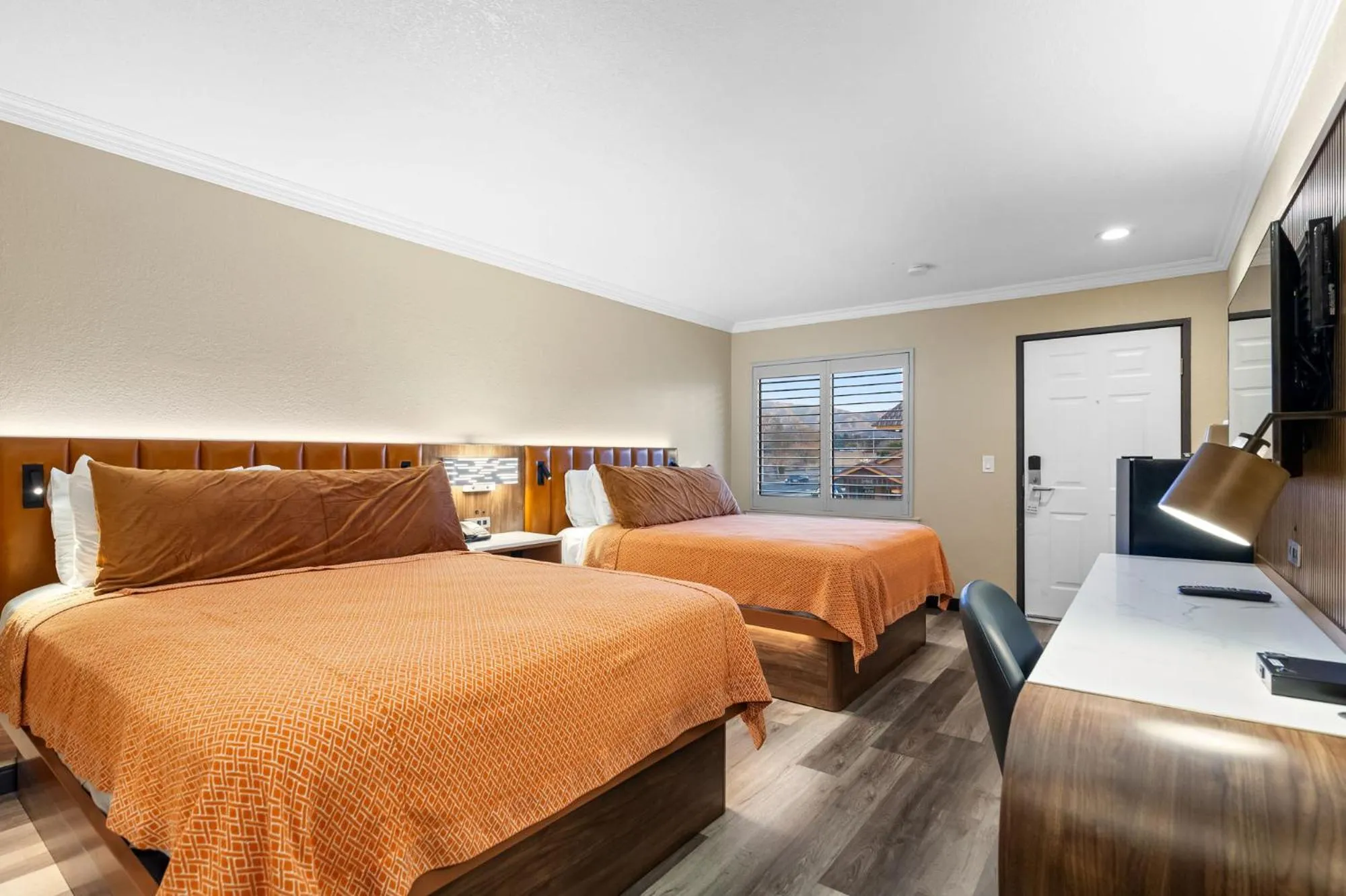 Bed in Santa Clarita Motel - Near six Flags Magic Mountain - Valencia