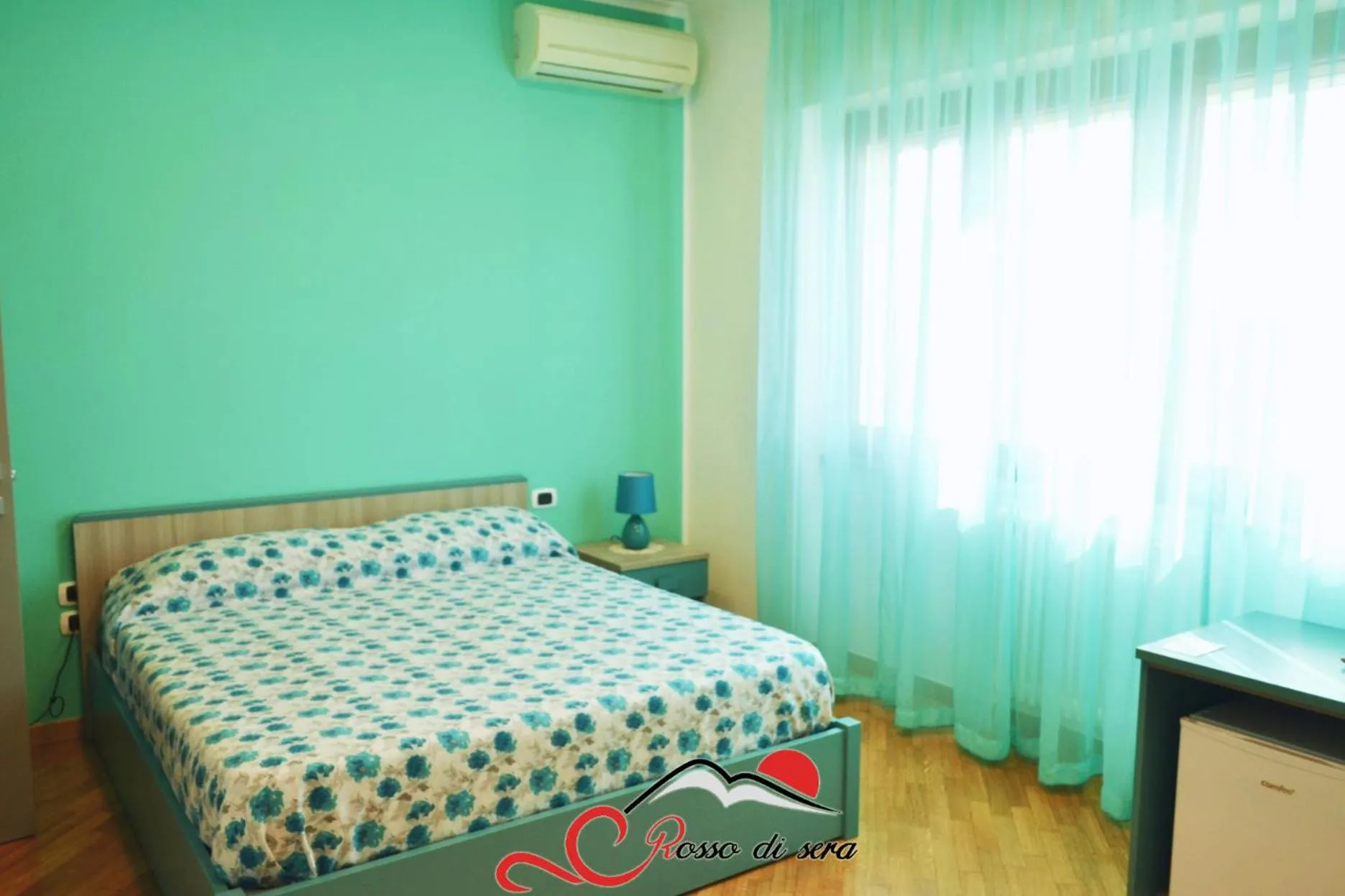 Bed in Rosso di sera