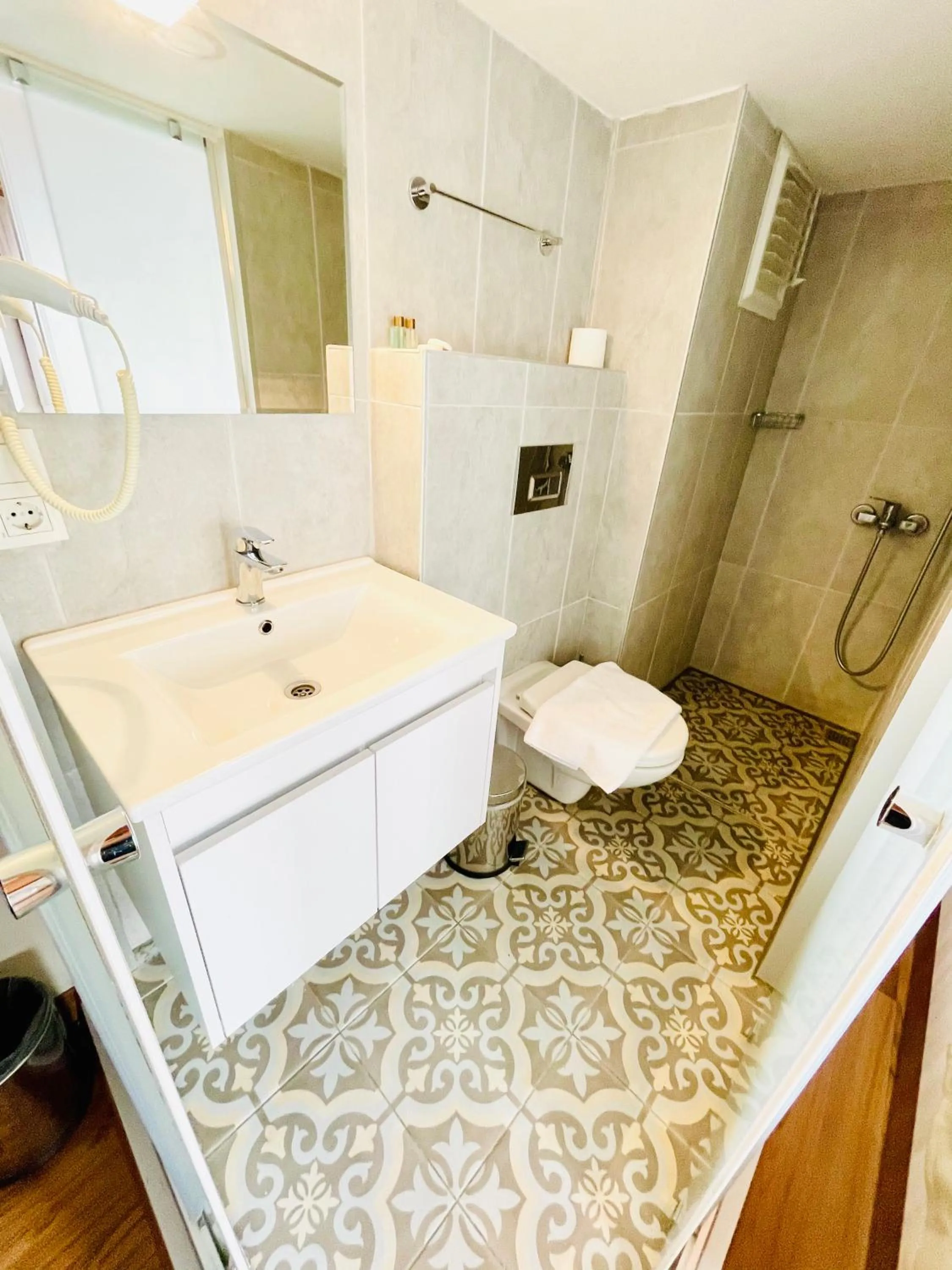 Bathroom in QONAQ HOTEL & SUITES