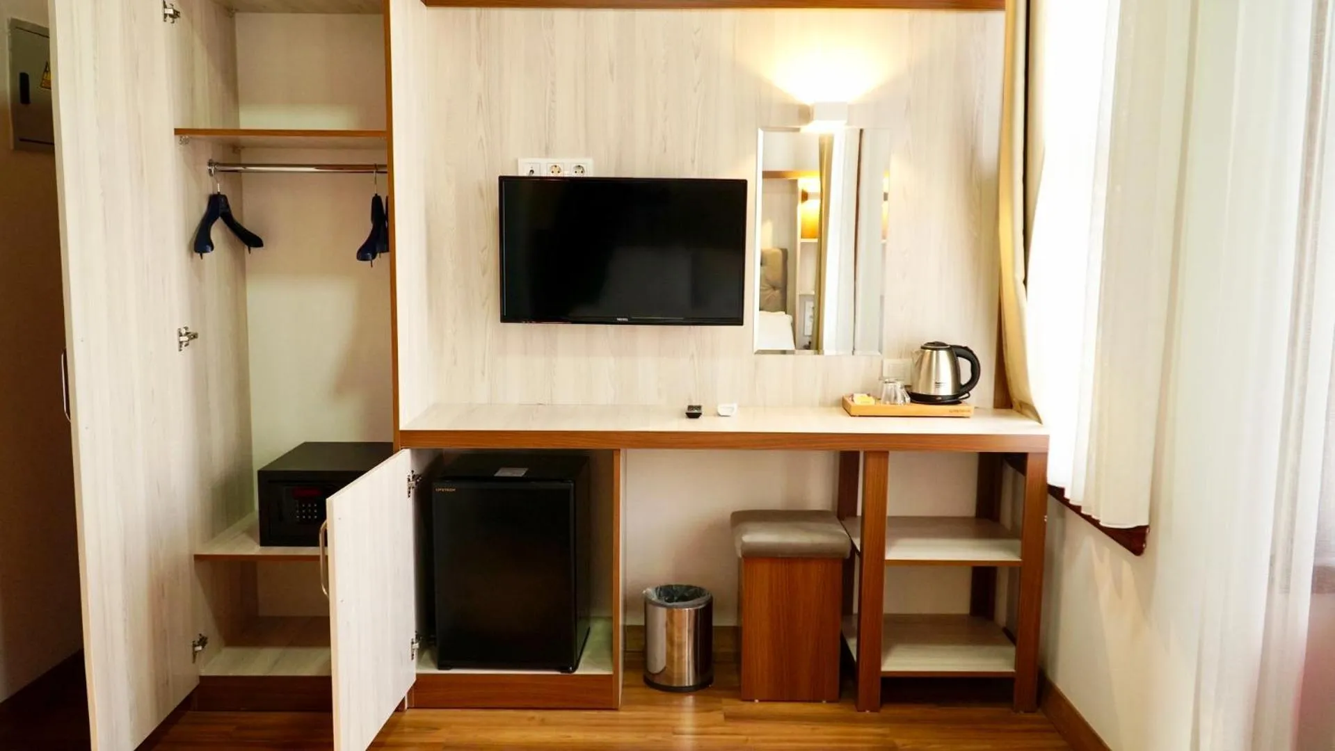 TV and multimedia in QONAQ HOTEL & SUITES