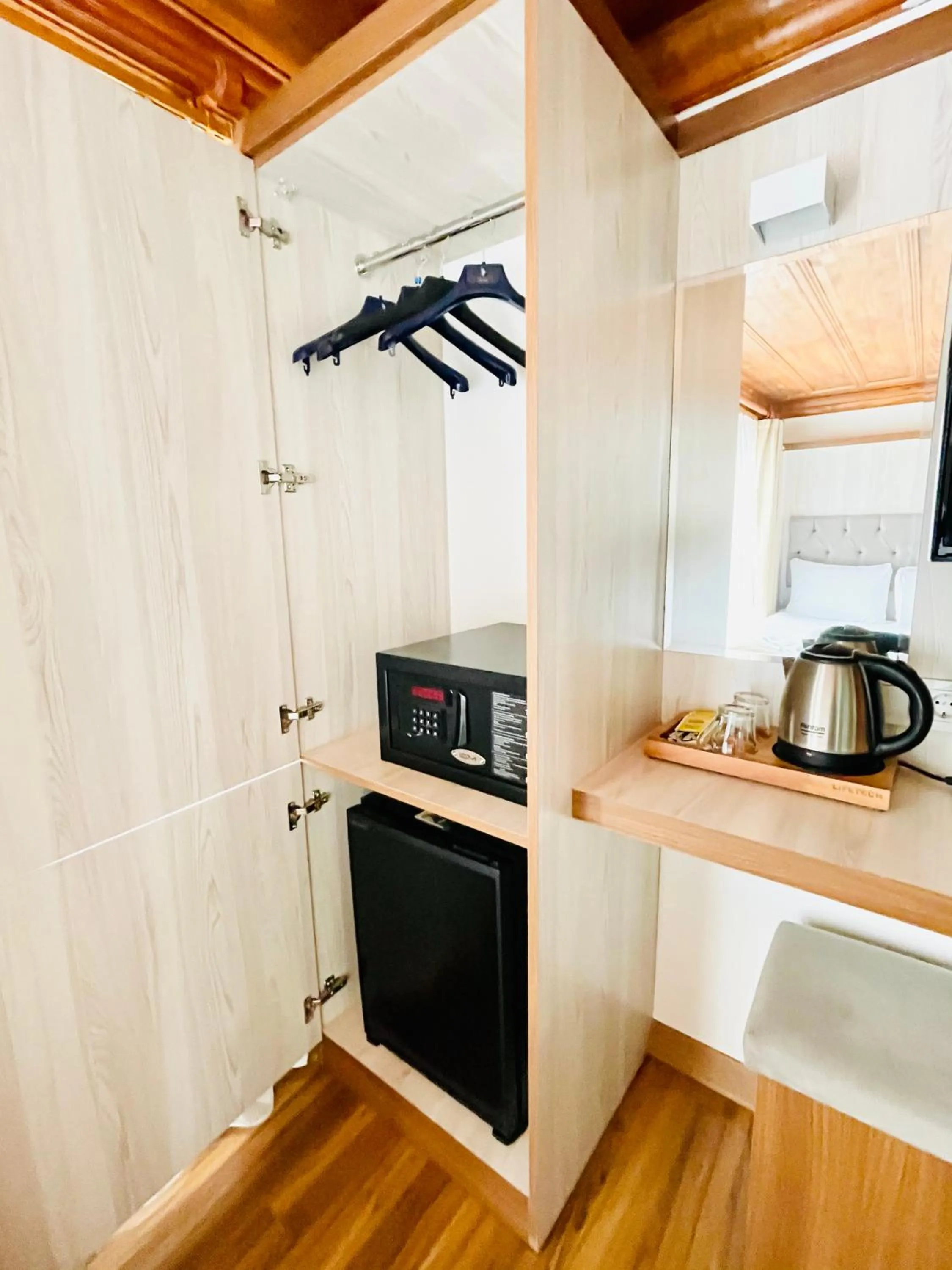 safe in QONAQ HOTEL & SUITES