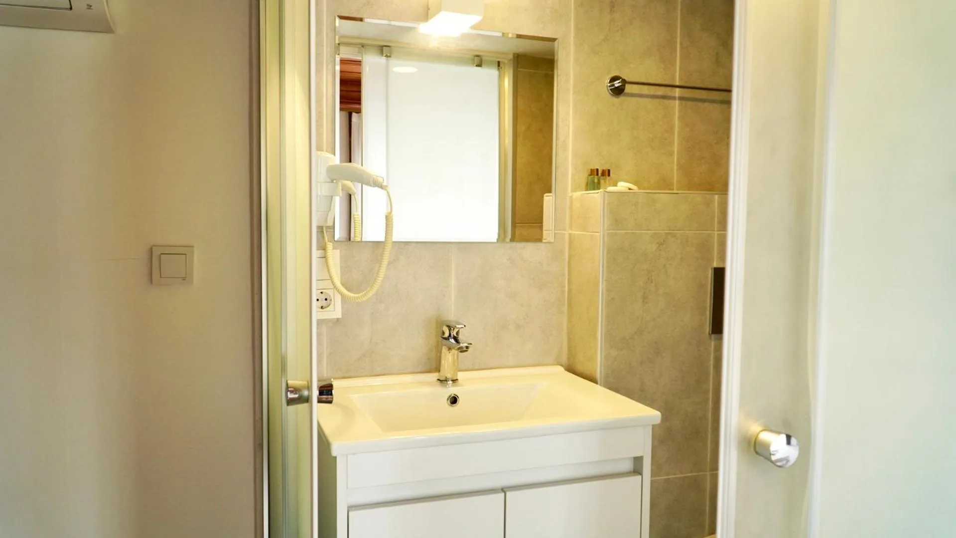 Bathroom in QONAQ HOTEL & SUITES