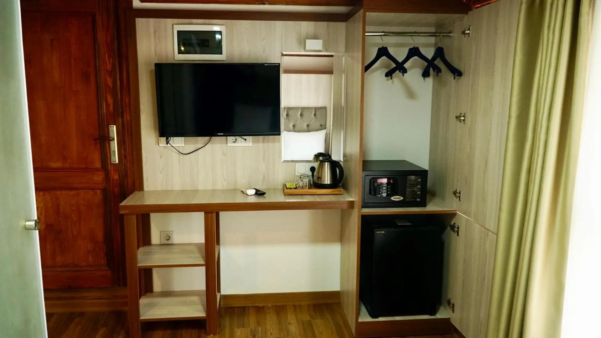 TV and multimedia in QONAQ HOTEL & SUITES