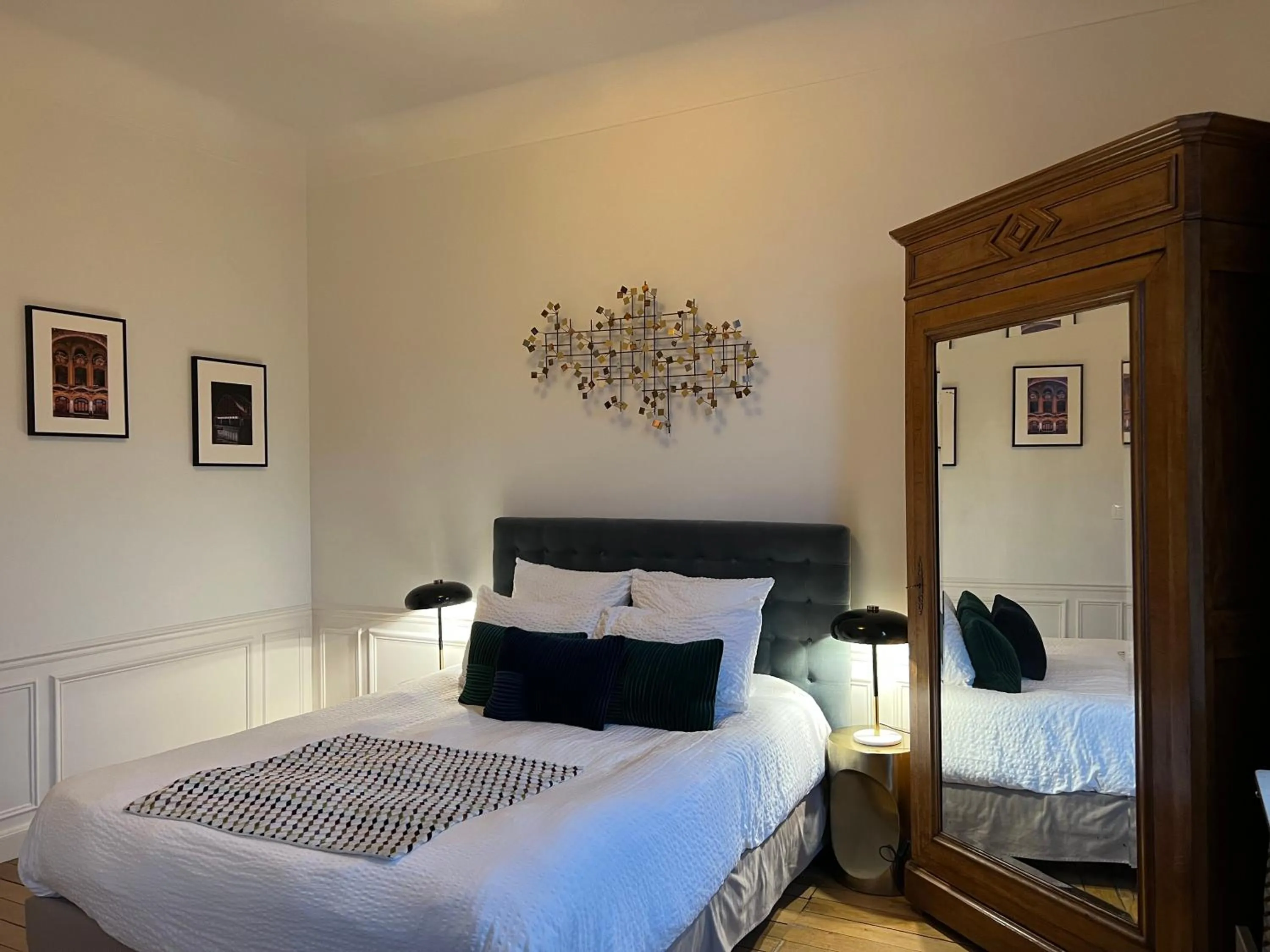 Deluxe Queen Room - single occupancy in La Demeure des Sacres - Cathédrale