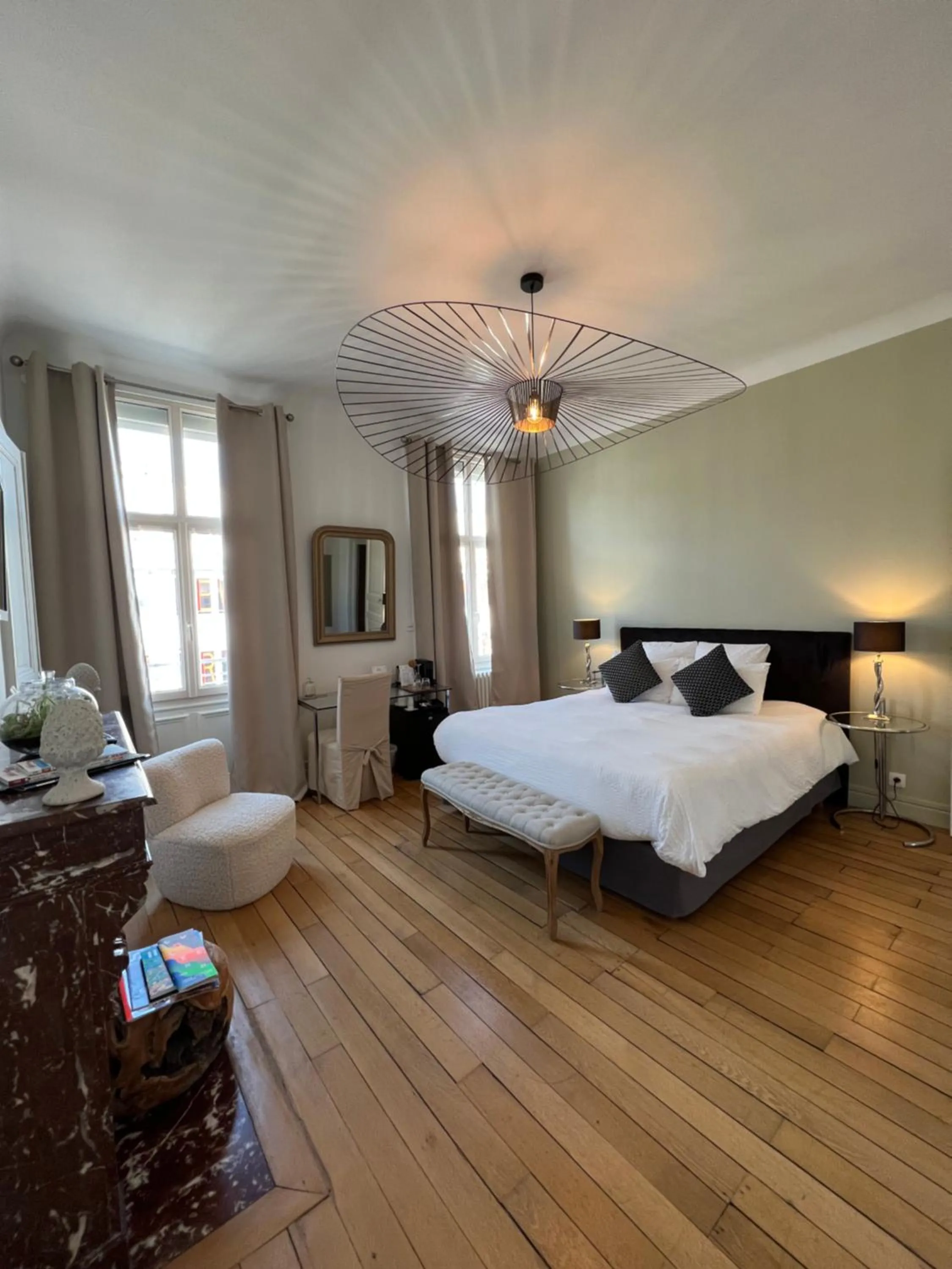 Superior Twin Room with City View in La Demeure des Sacres - Cathédrale