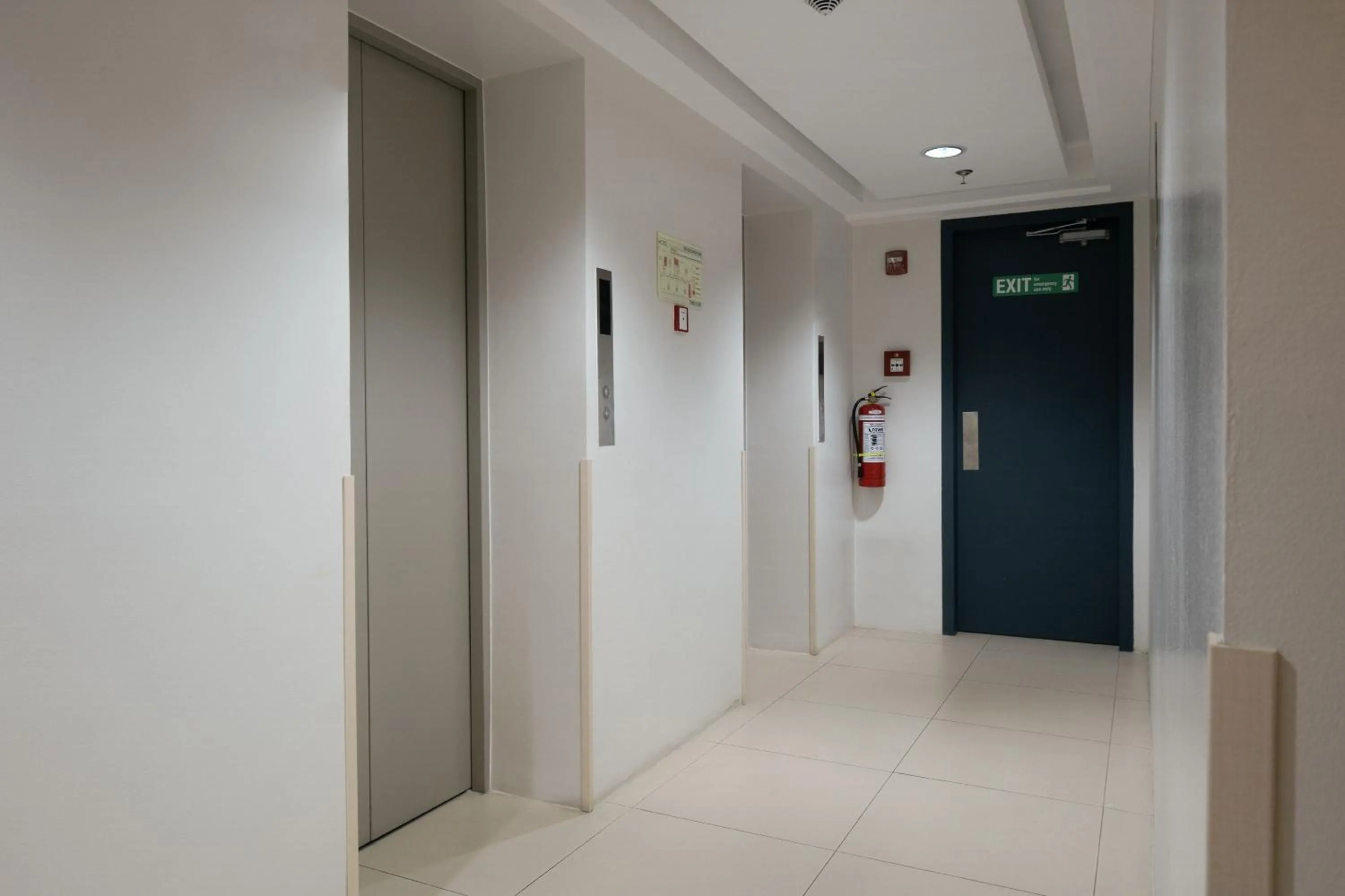 Lobby or reception in iHotel Uptown BGC