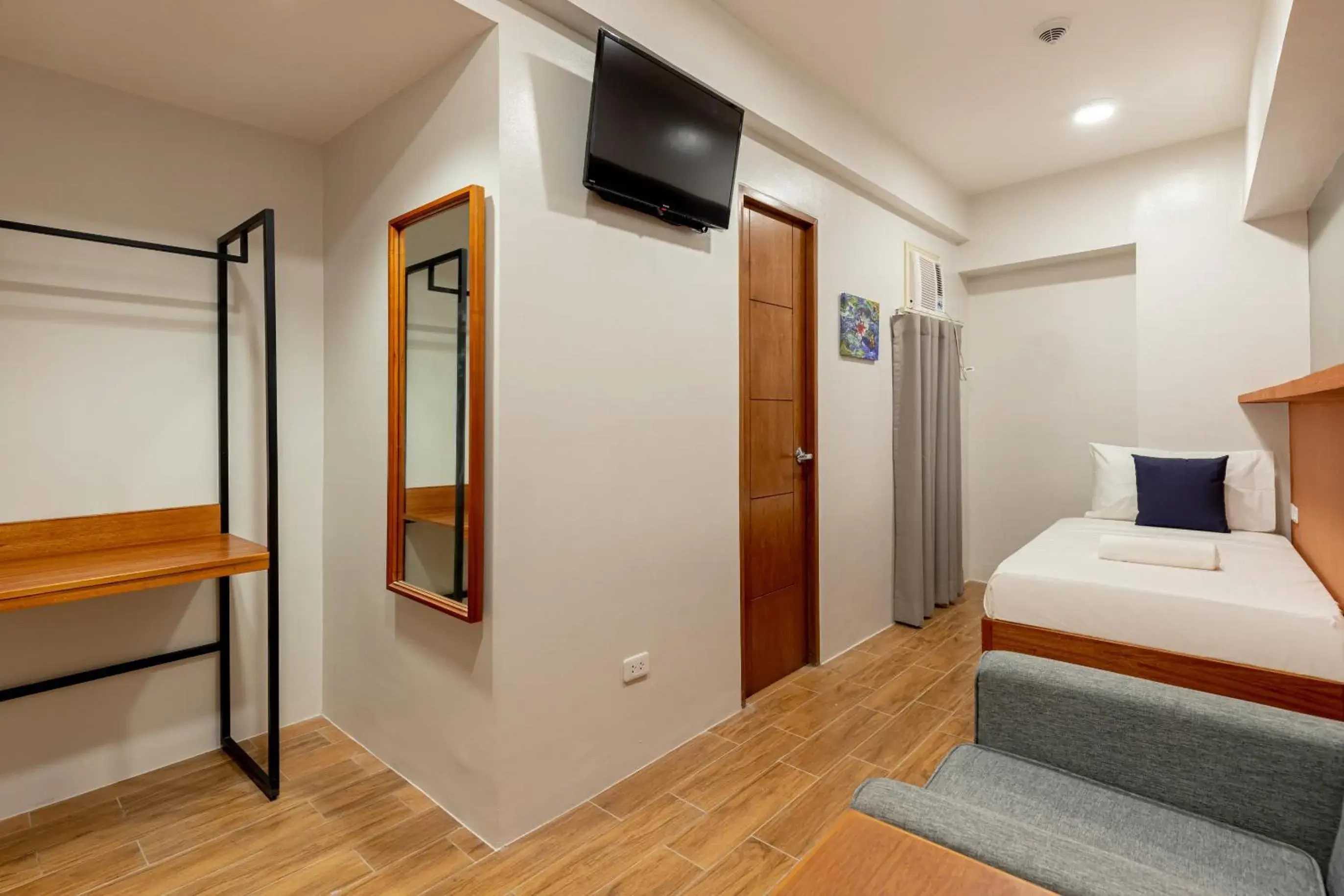 TV and multimedia, Bed in iHotel Uptown BGC TV and multimedia, Bed in iHotel Uptown BGC